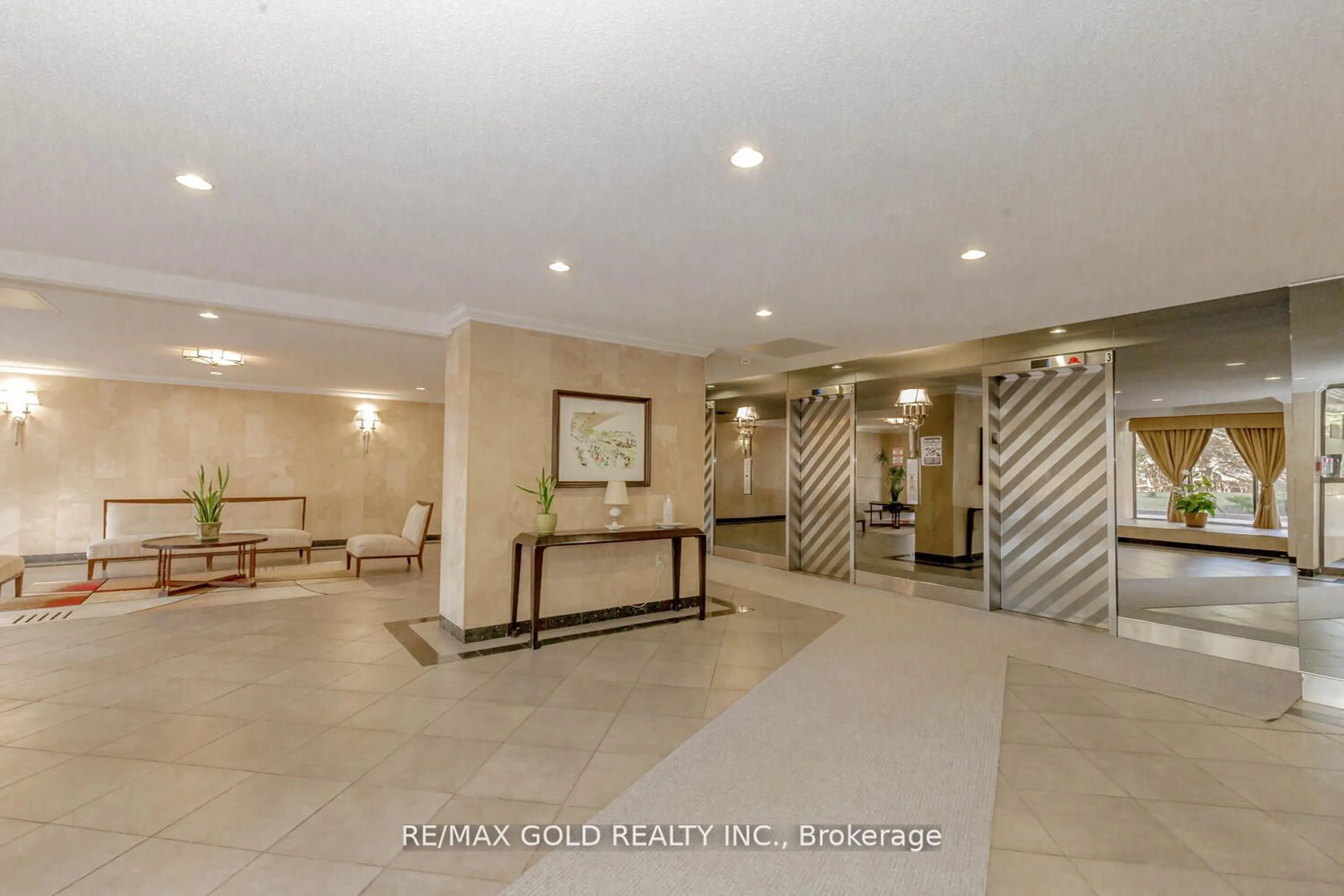 Indoor lobby for 175 Hilda Ave #905, Toronto Ontario M2M 1V8