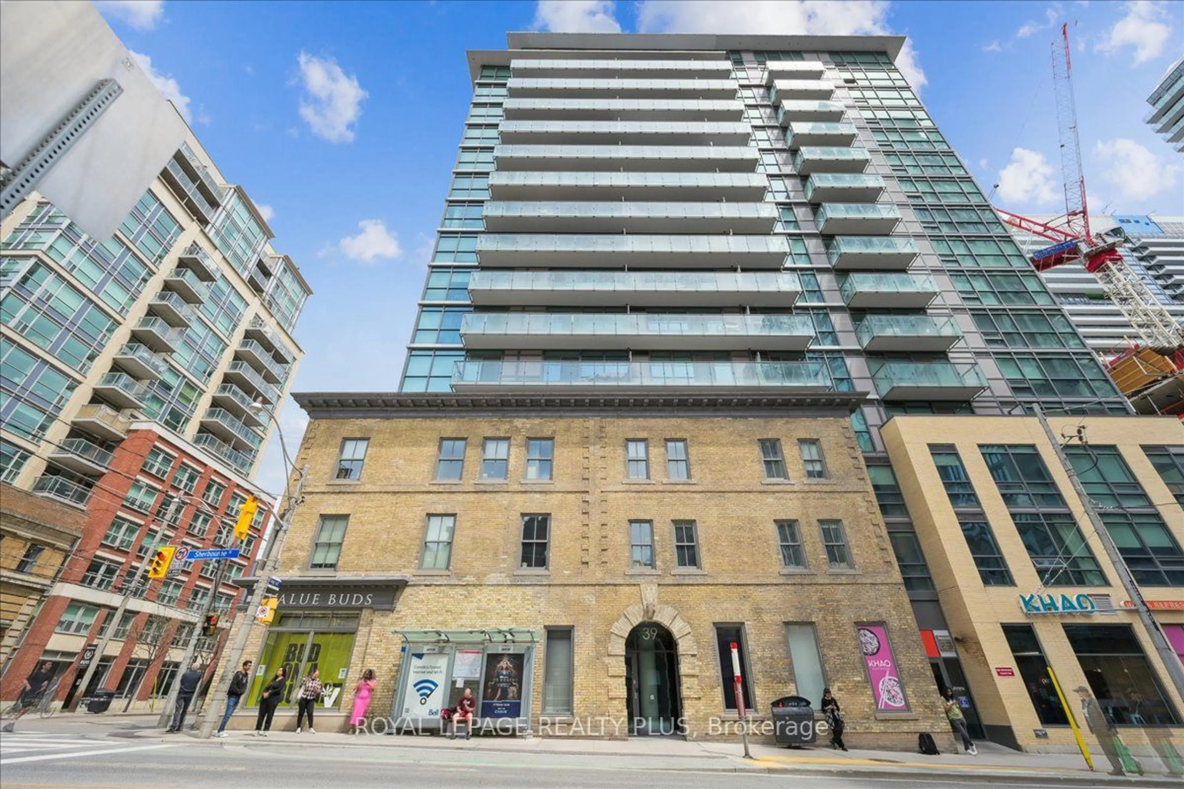 A pic from exterior of the house or condo for 39 Sherbourne St #1006, Toronto Ontario M5A 0L8