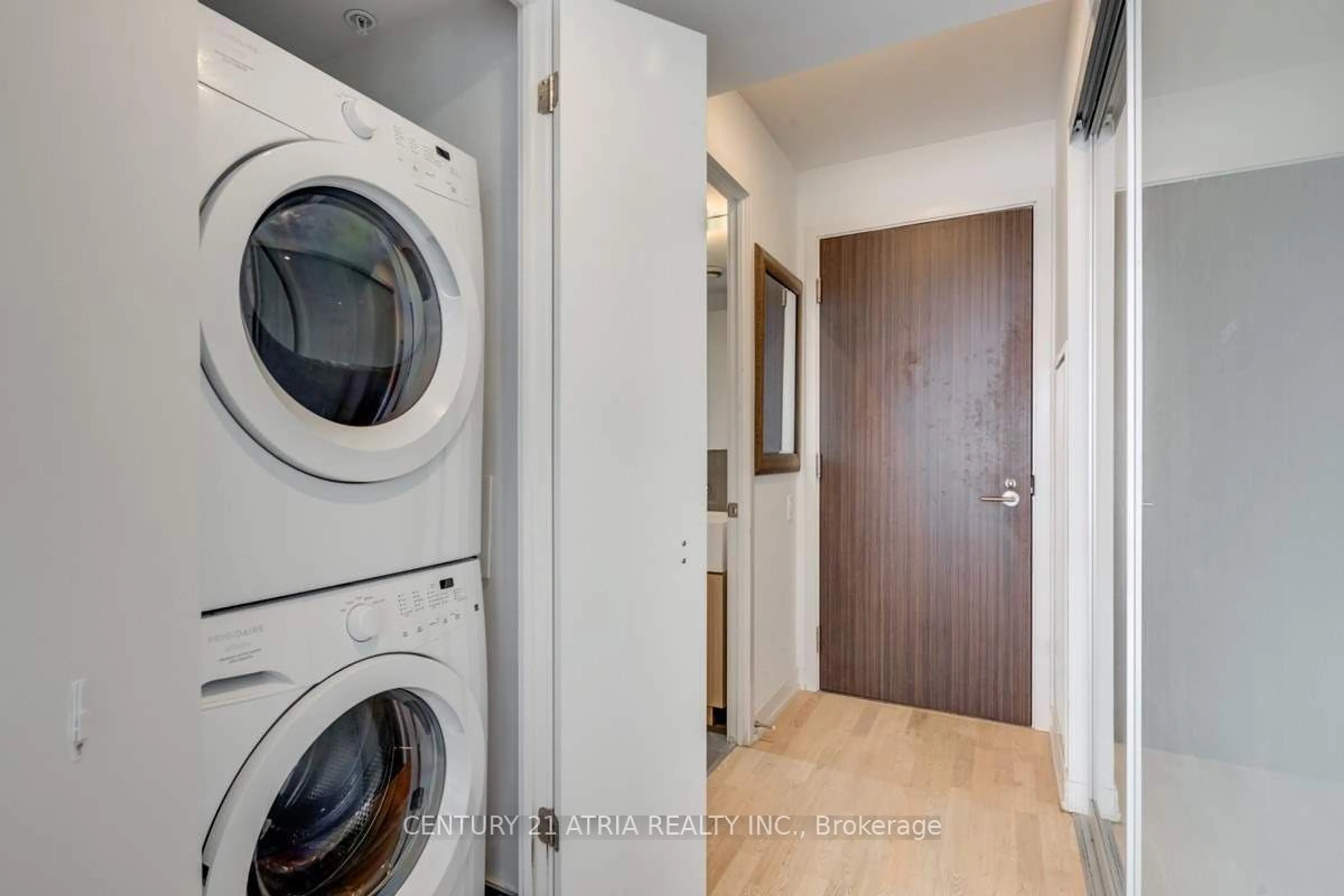 Laundry room for 560 King St #604, Toronto Ontario M5V 1M3