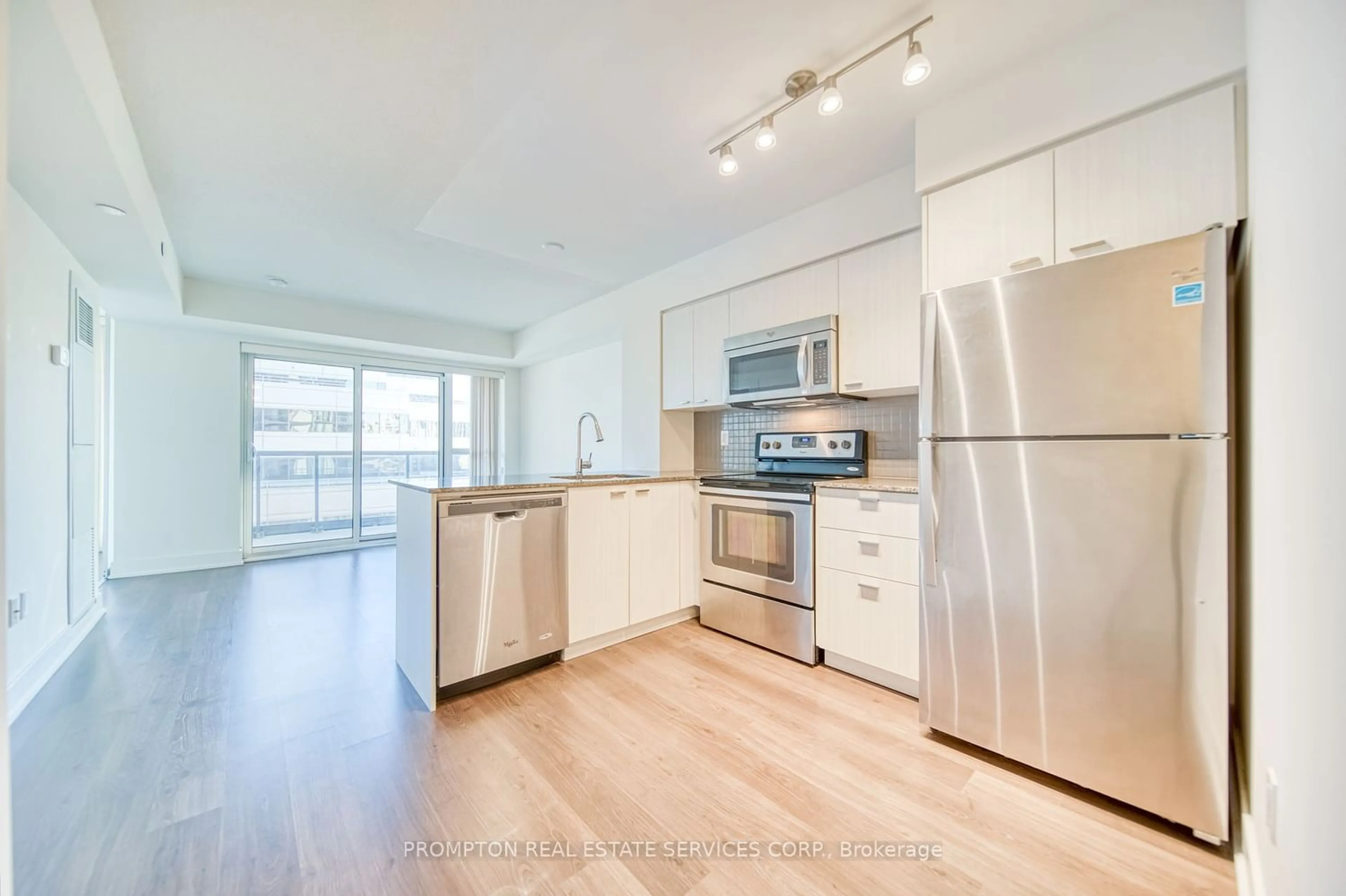 Standard kitchen for 88 Sheppard Ave #503, Toronto Ontario M2N 0G9