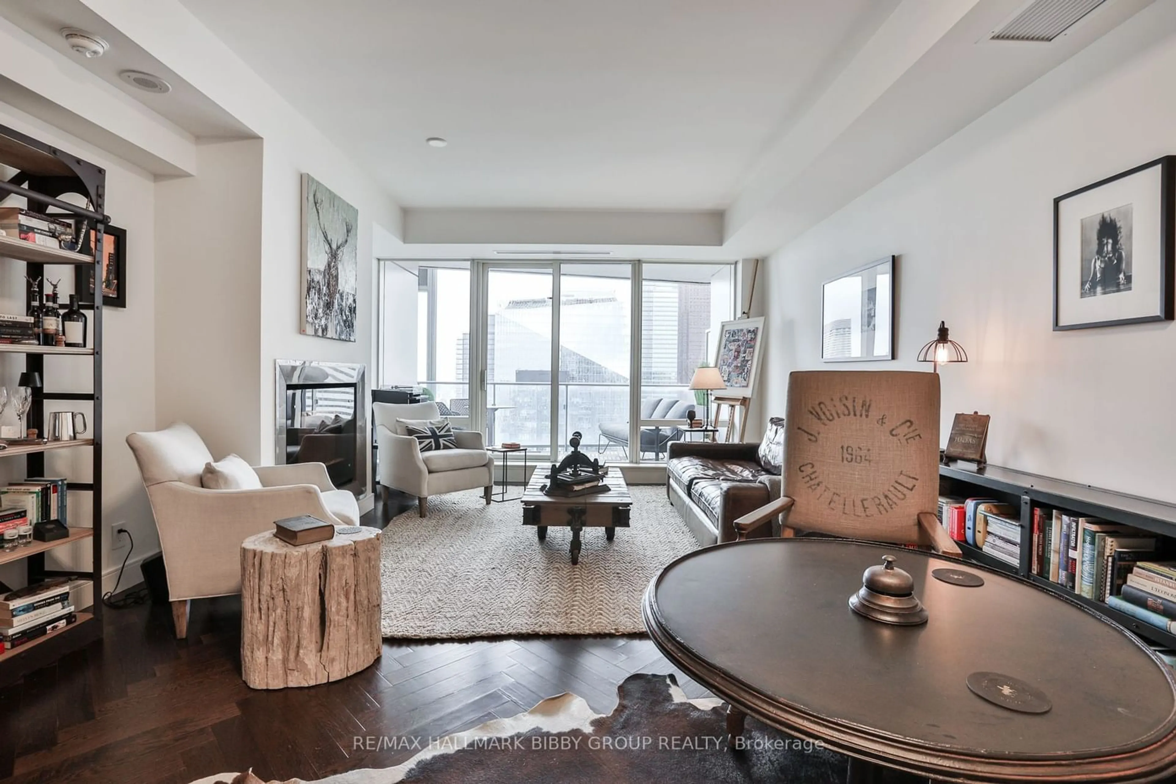 Living room for 180 University Ave #4707, Toronto Ontario M5H 0A2