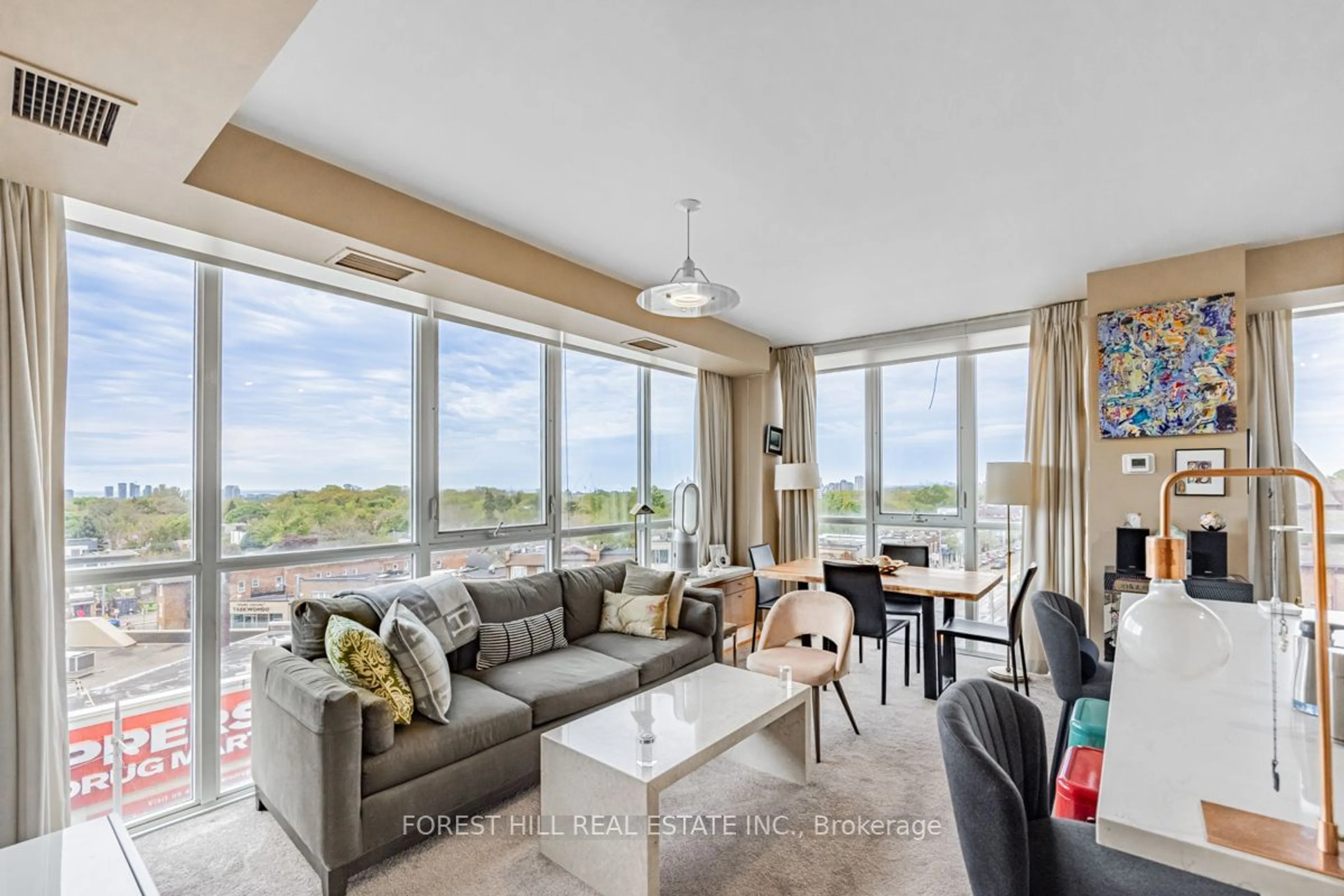 Living room for 530 St. Clair Ave #508, Toronto Ontario M6C 1A2