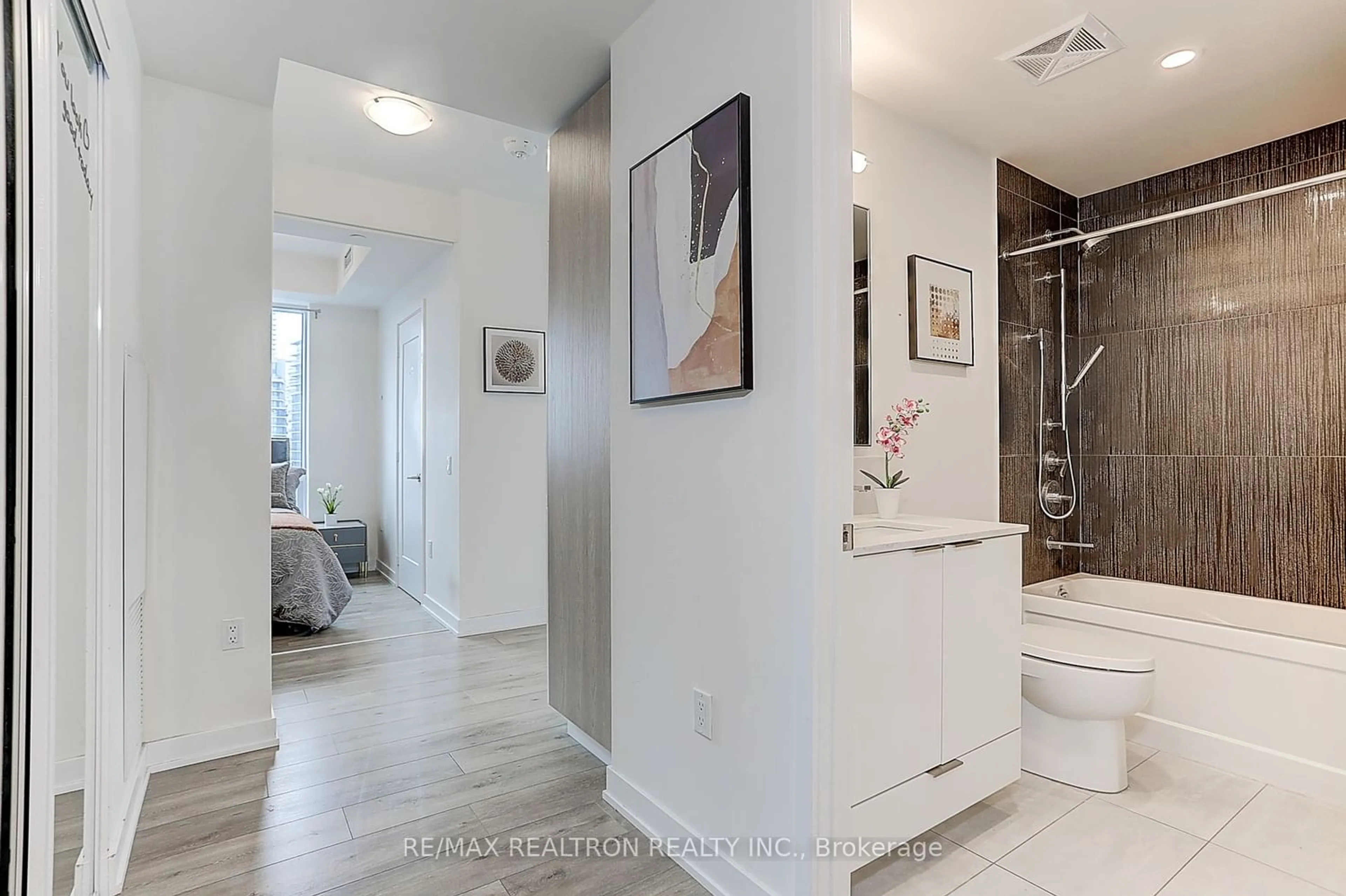 Contemporary bathroom for 28 Freeland St #3904, Toronto Ontario M5E 0E3