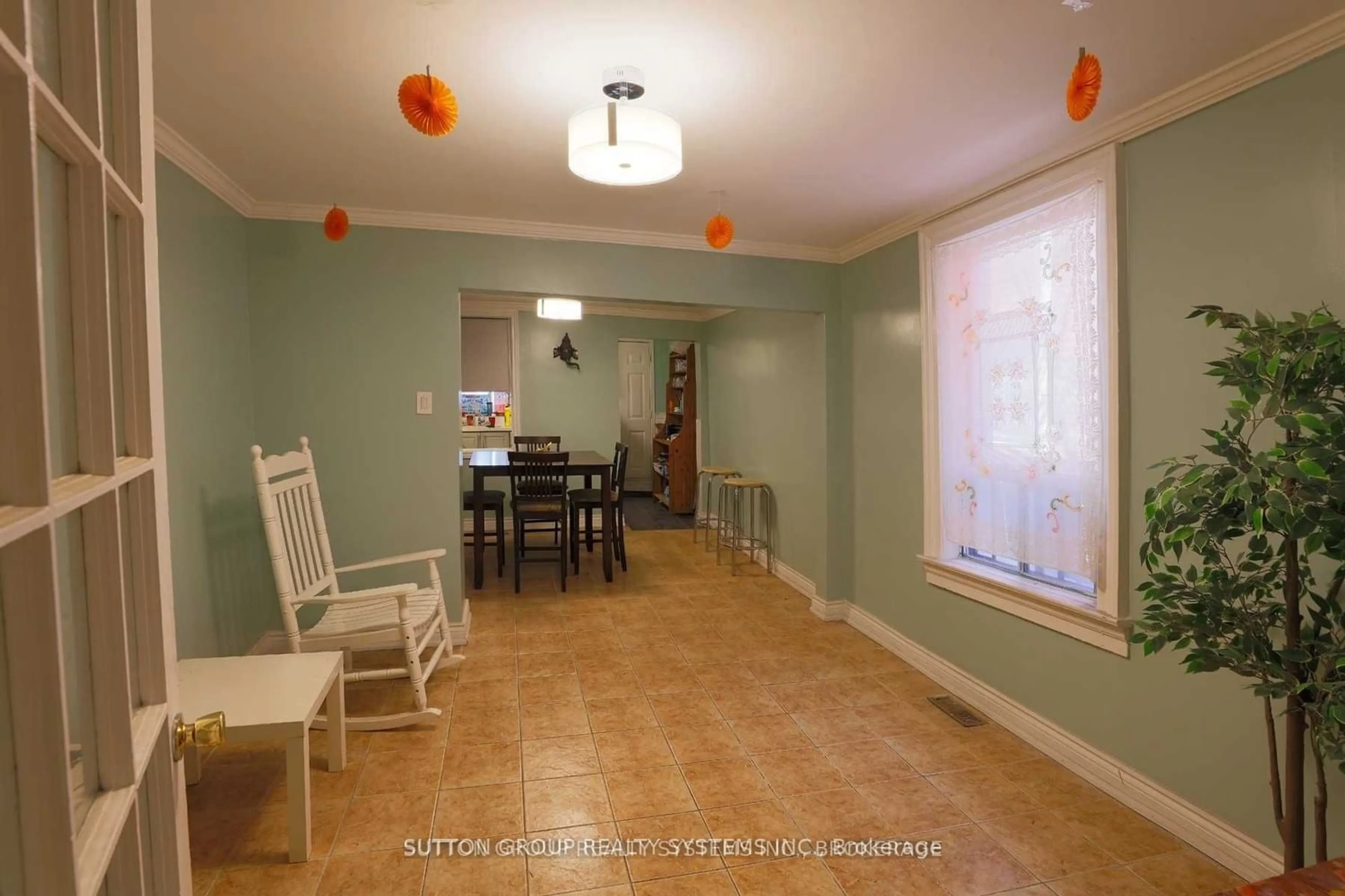 Dining room, wood floors, cottage for 514 Adelaide St, Toronto Ontario M5V 1T5