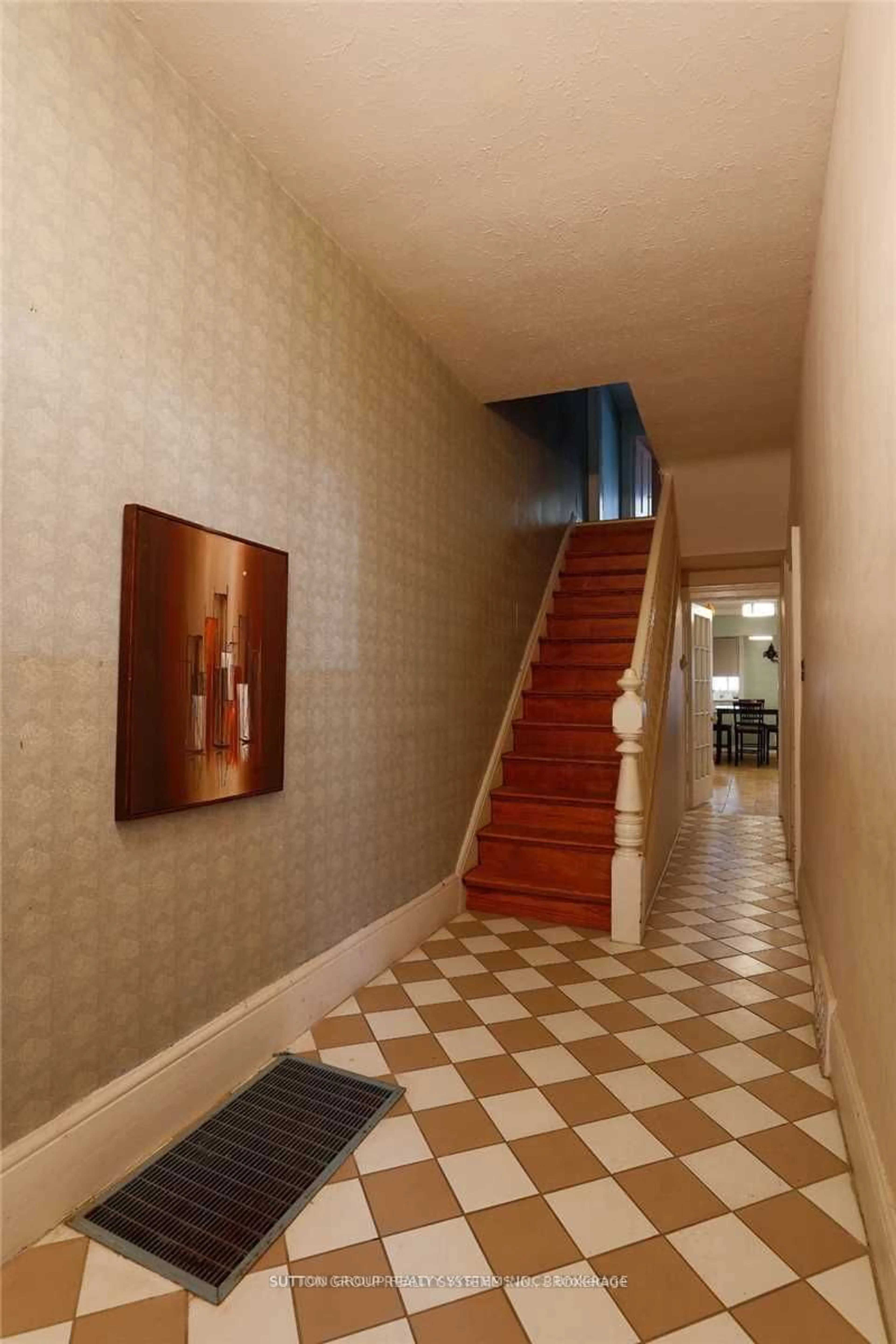 Indoor foyer, unknown floor for 514 Adelaide St, Toronto Ontario M5V 1T5