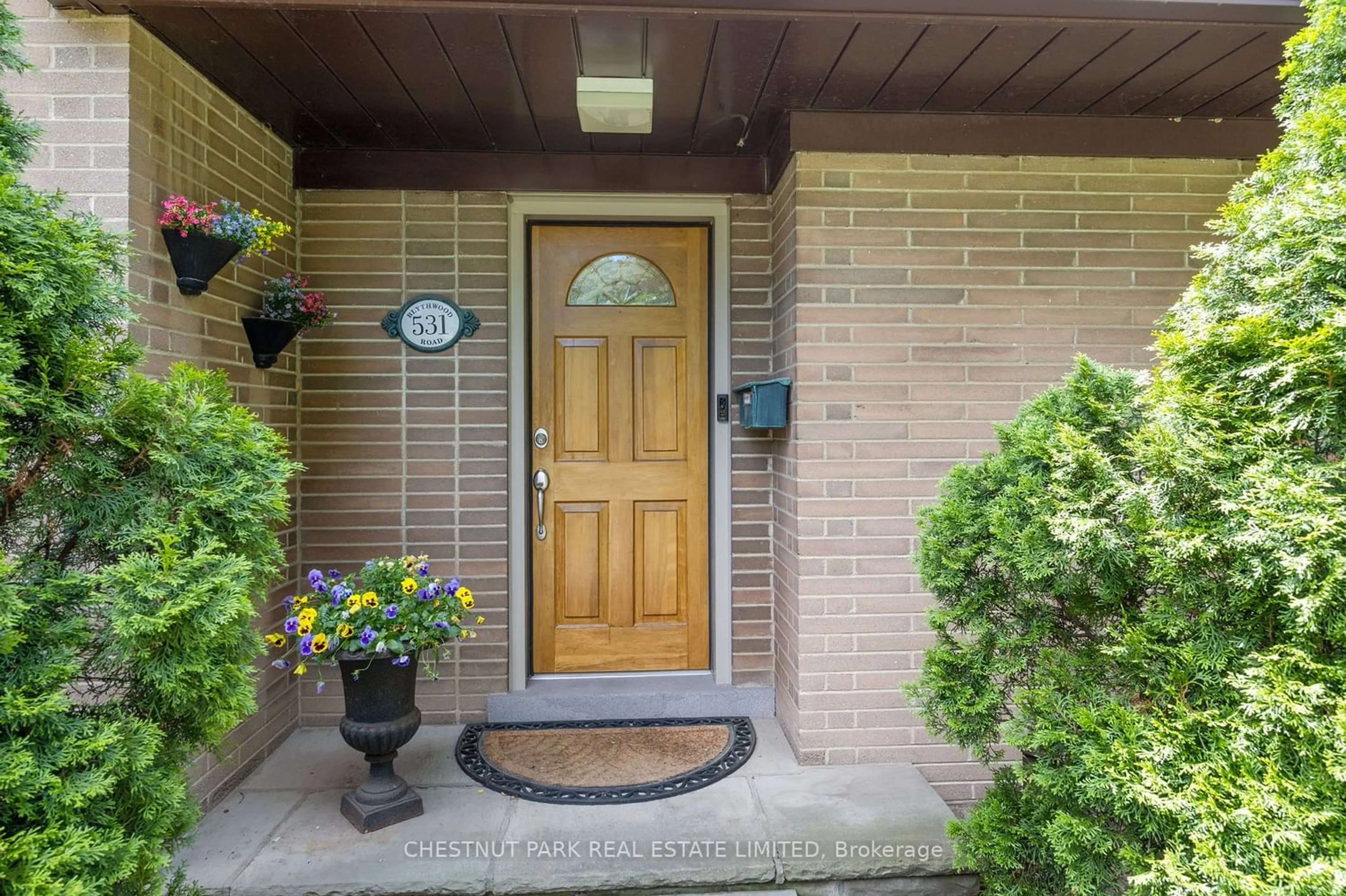 Indoor entryway for 531 Blythwood Rd, Toronto Ontario M4N 1B4