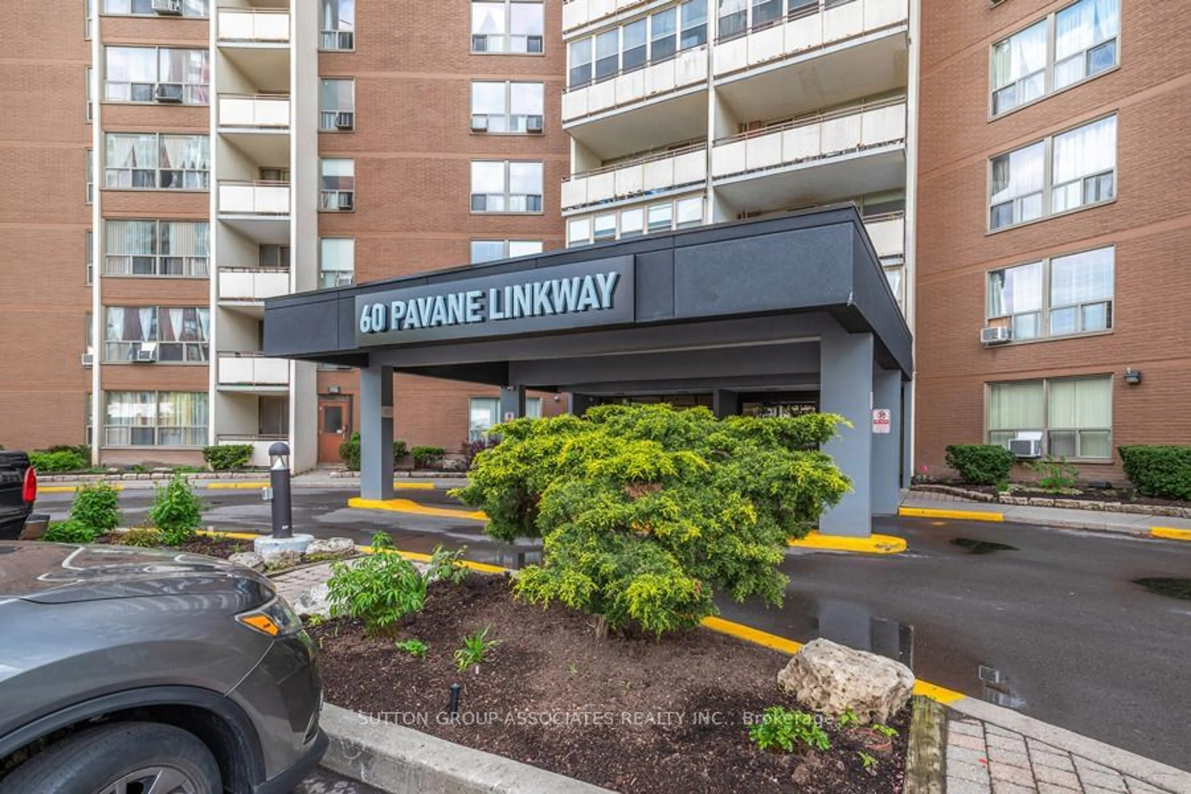 Indoor entryway for 60 Pavane Linkway #916, Toronto Ontario M3C 1A2