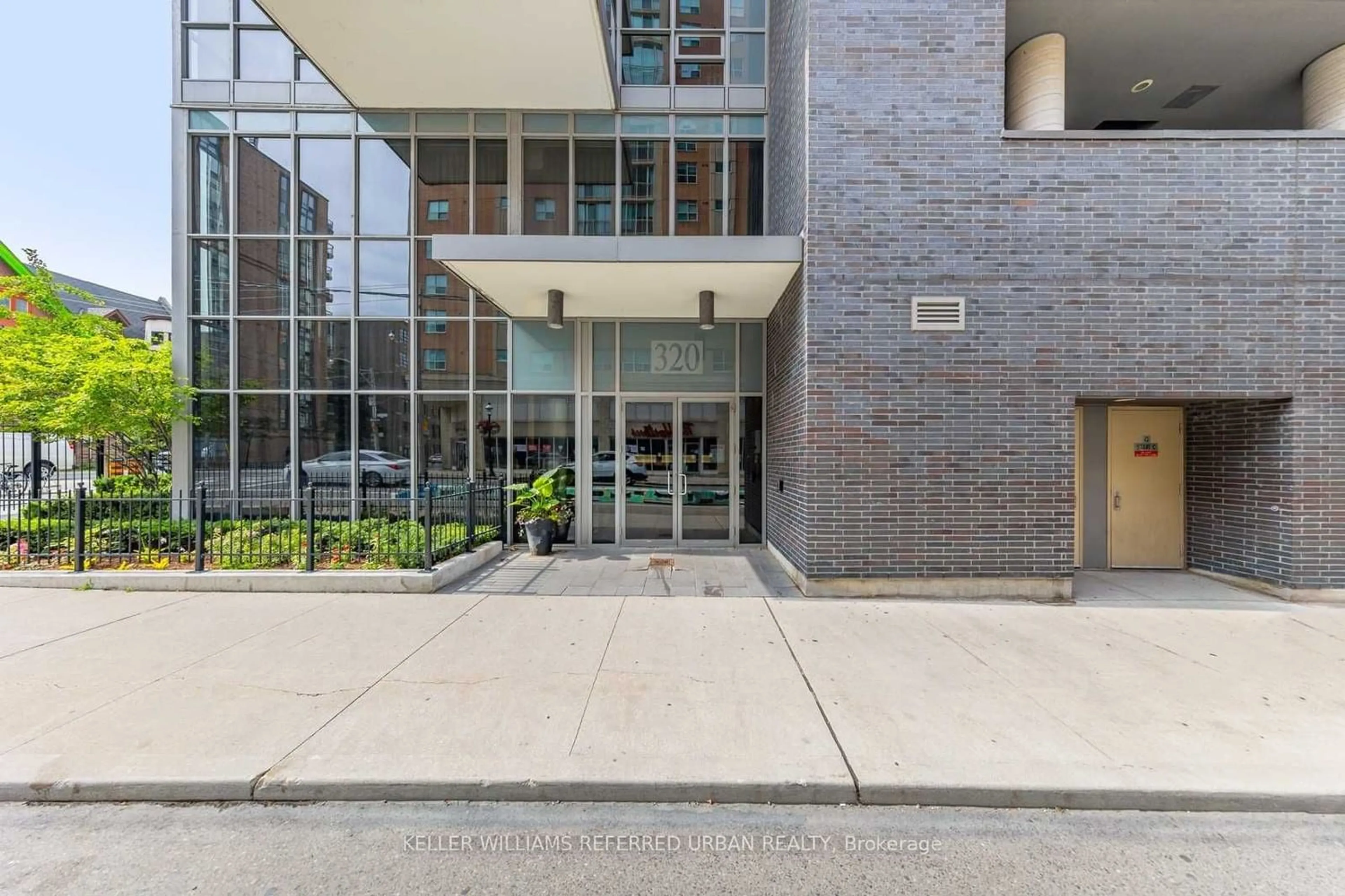 Indoor foyer for 320 Richmond St #516, Toronto Ontario M5A 4S7