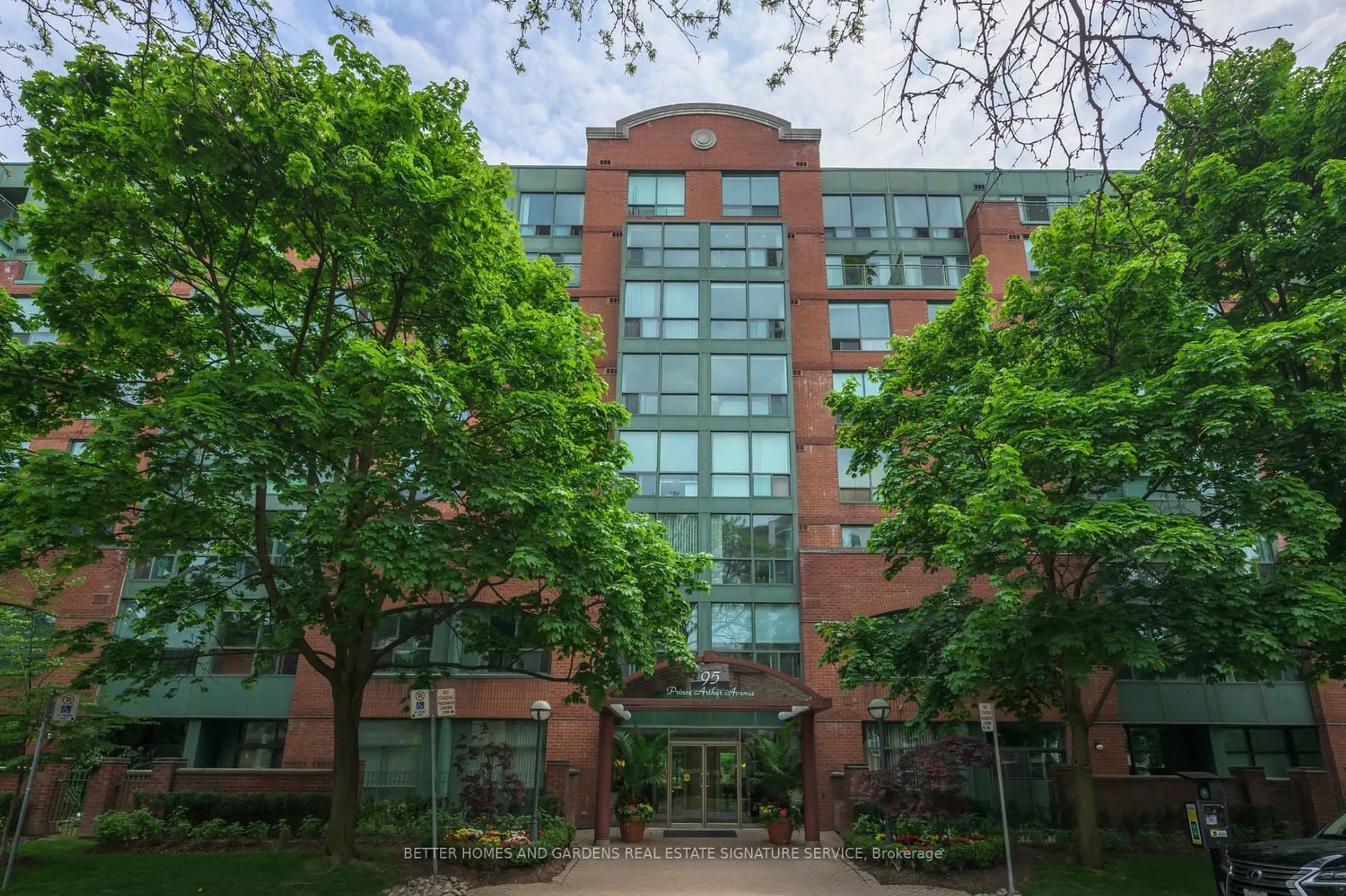 Outside view for 95 Prince Arthur Ave #804, Toronto Ontario M5R 3P6