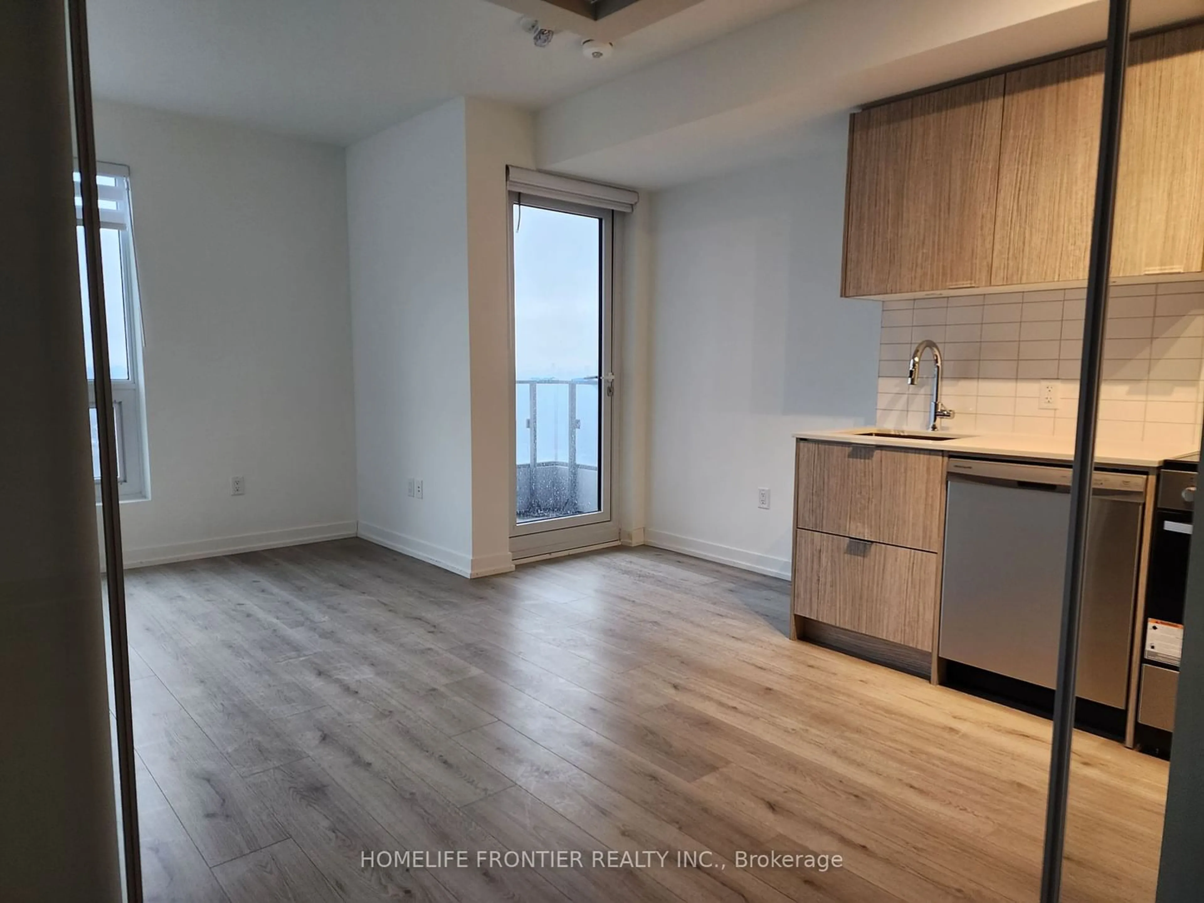 A pic of a room for 395 Bloor St #3606, Toronto Ontario M4W 0B4