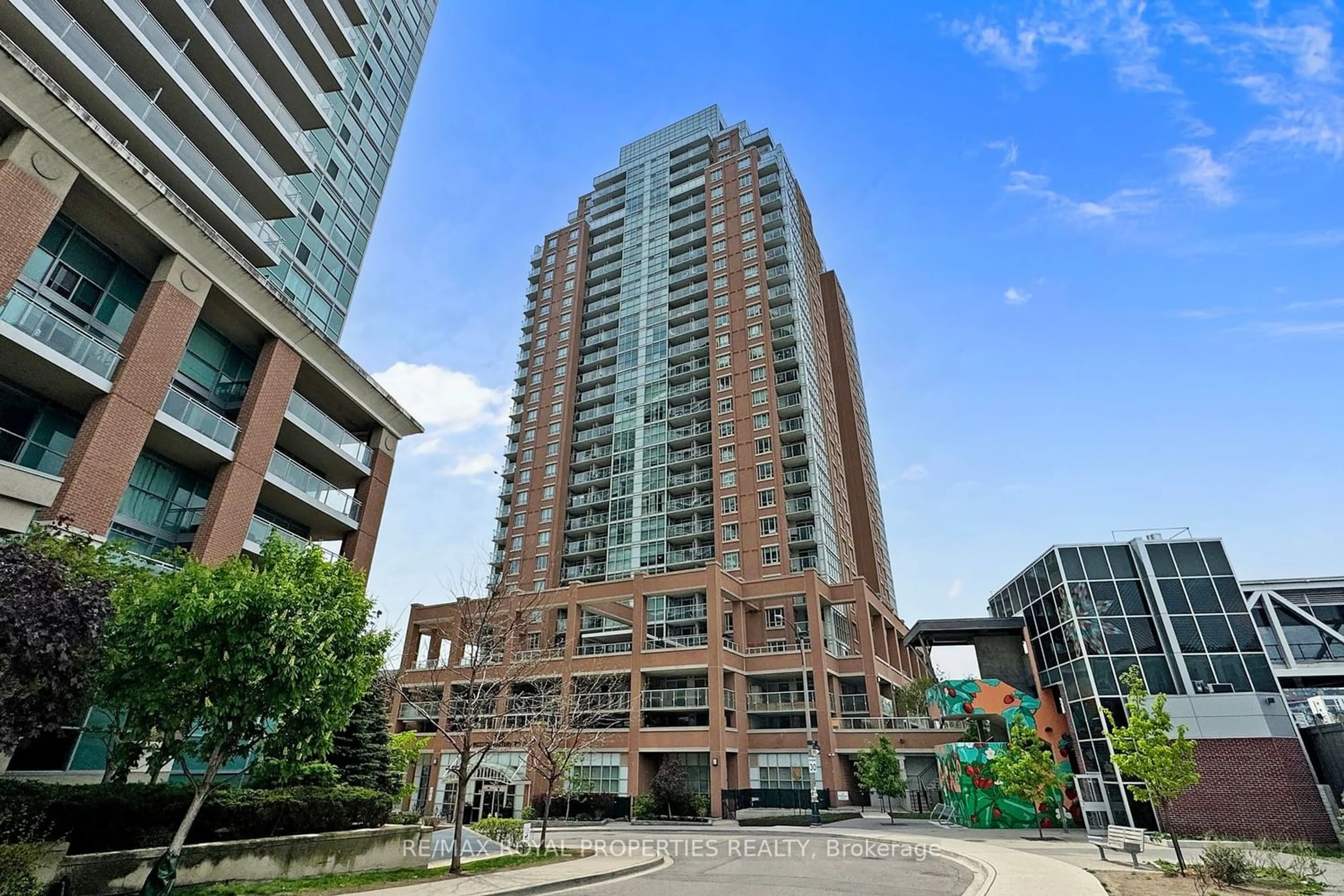 A pic from exterior of the house or condo for 125 Western Battery Rd #1905, Toronto Ontario M6K 3R8