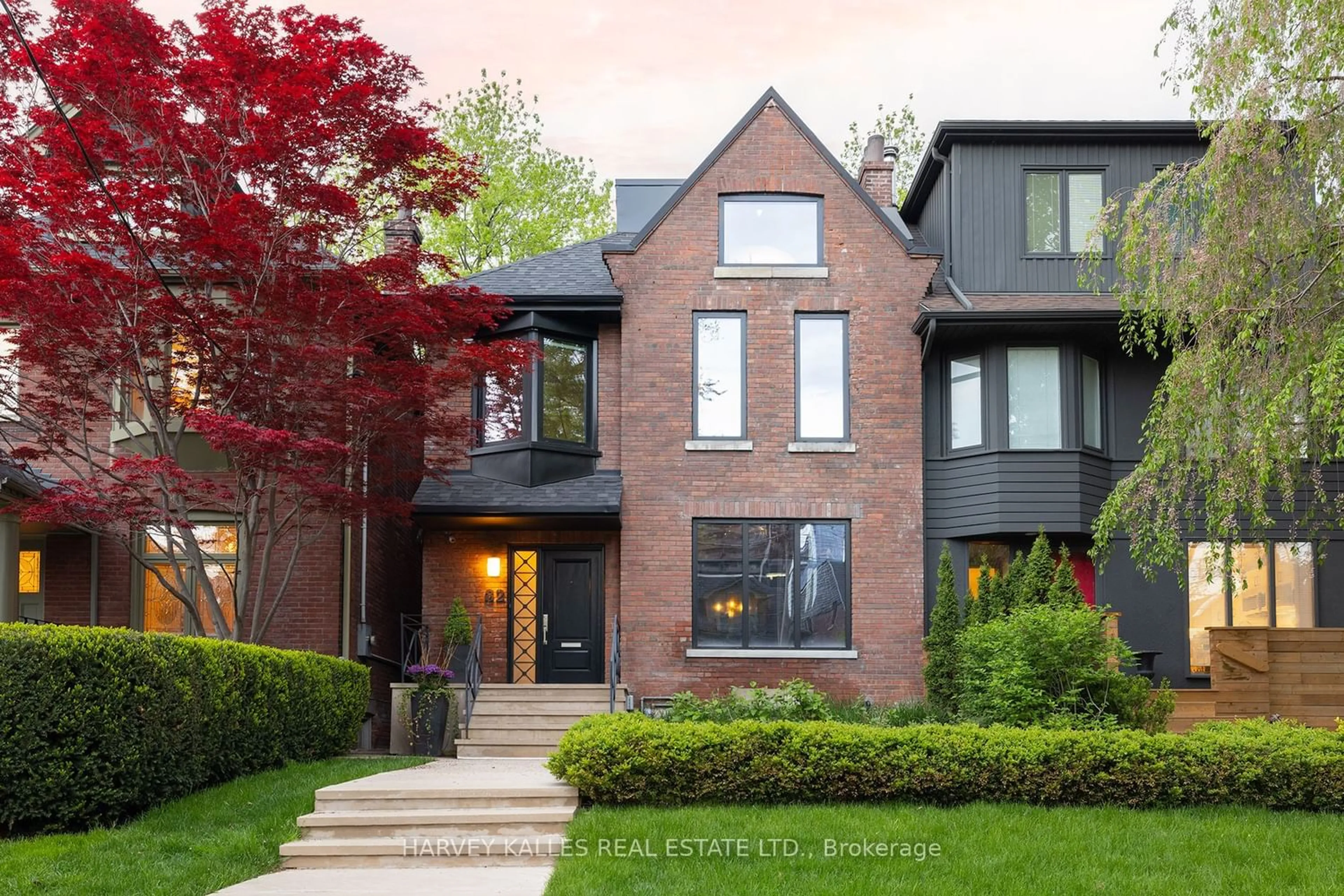 Home with brick exterior material for 82 Roxborough St, Toronto Ontario M5R 1T8