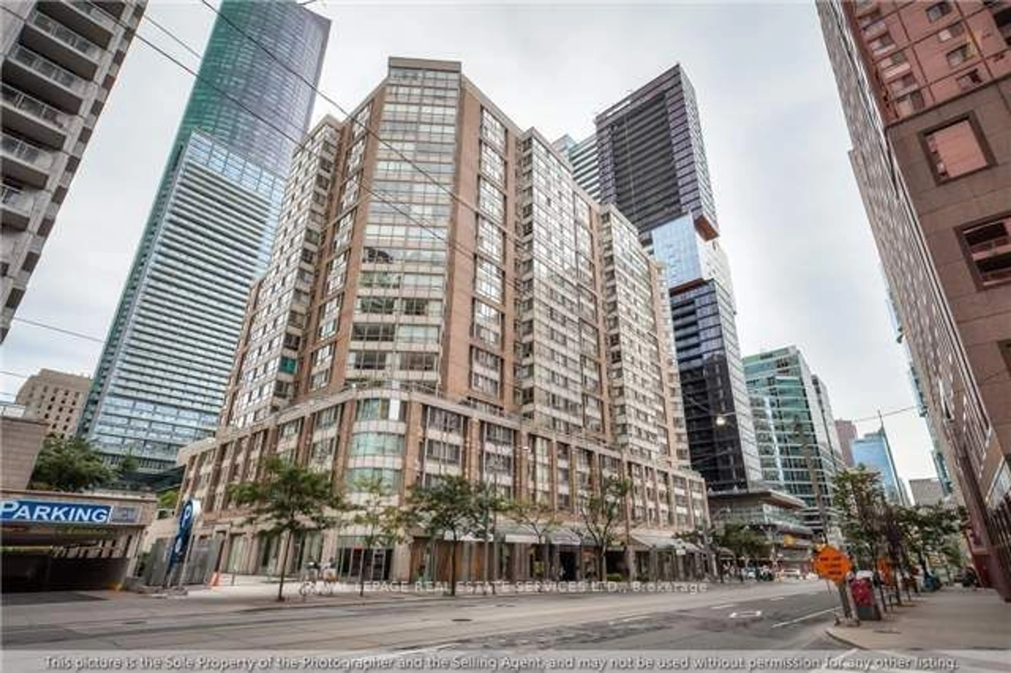 A pic from exterior of the house or condo for 717 Bay St #1002, Toronto Ontario M5G 2J9