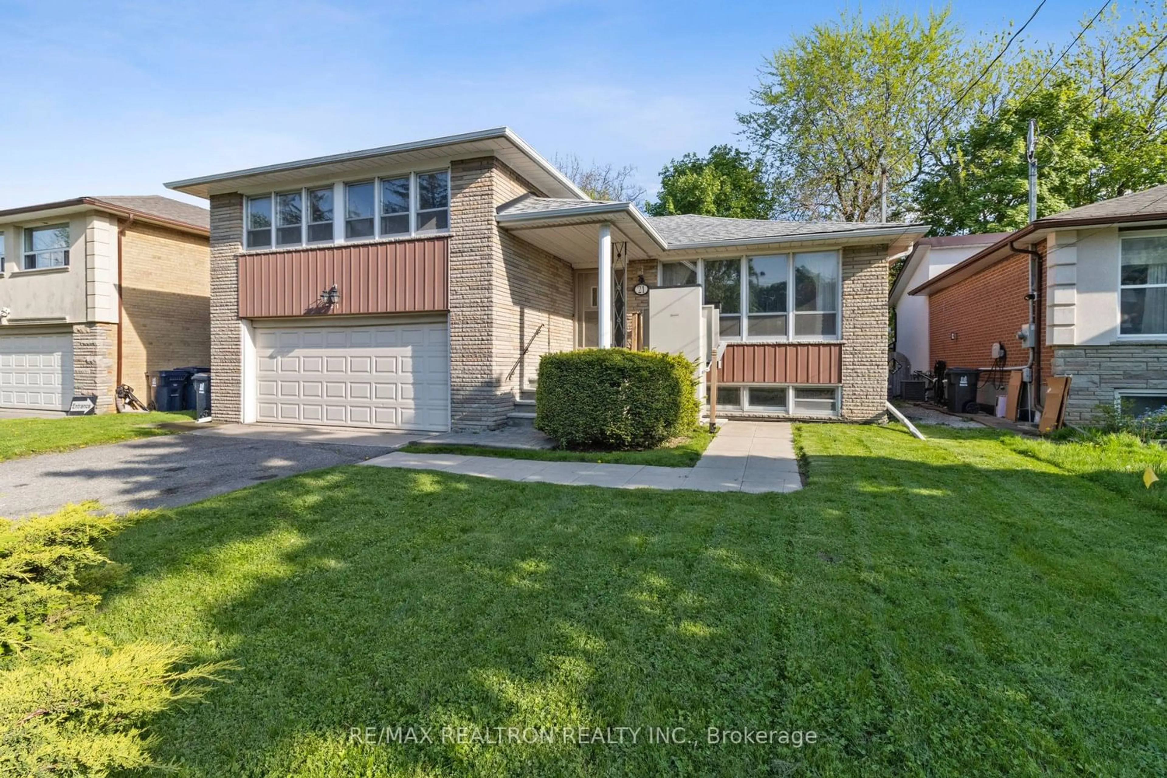 Frontside or backside of a home for 21 Palm Dr, Toronto Ontario M3H 2B5