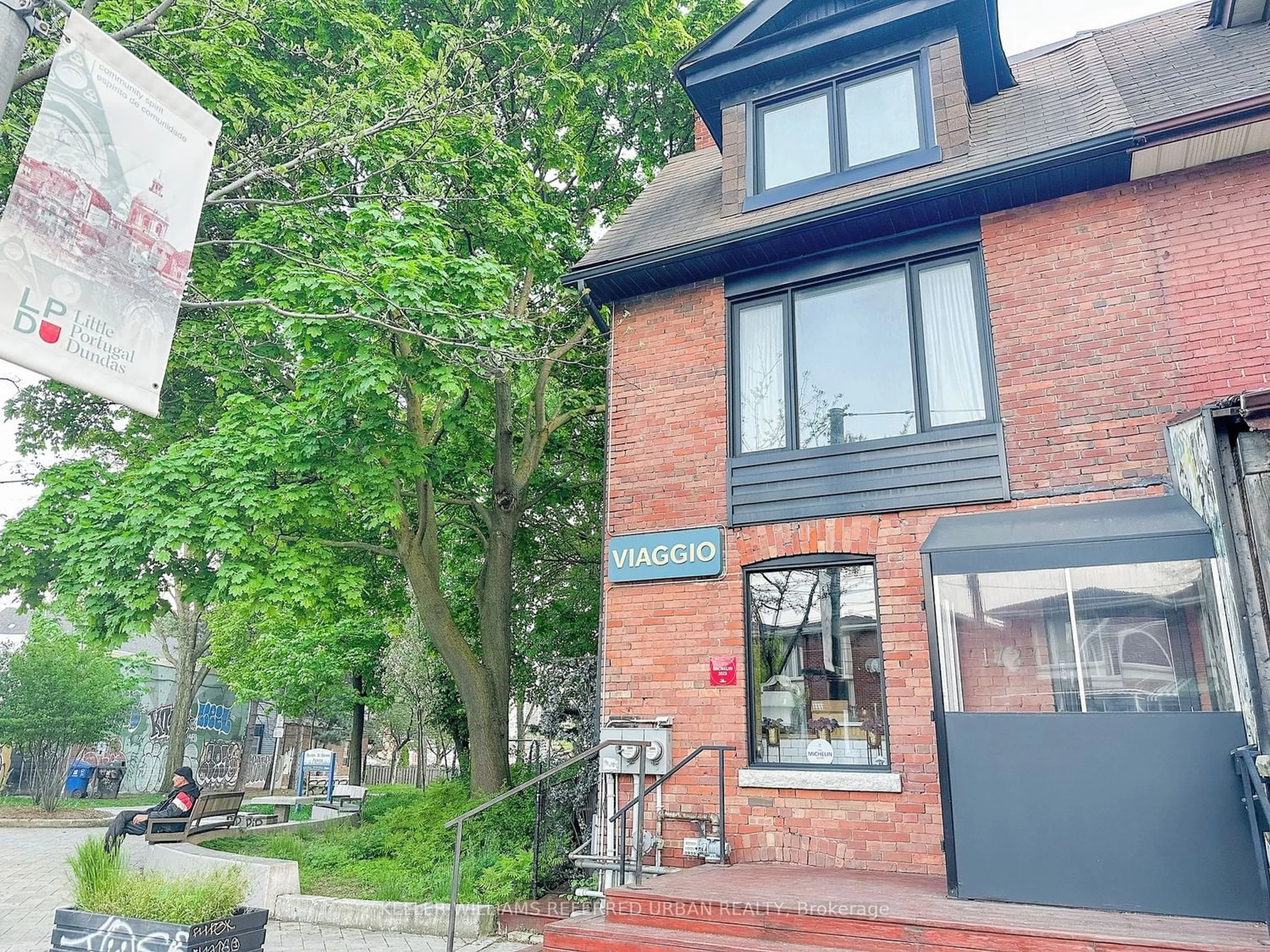 A pic from exterior of the house or condo for 1727 Dundas St, Toronto Ontario M6K 1V4