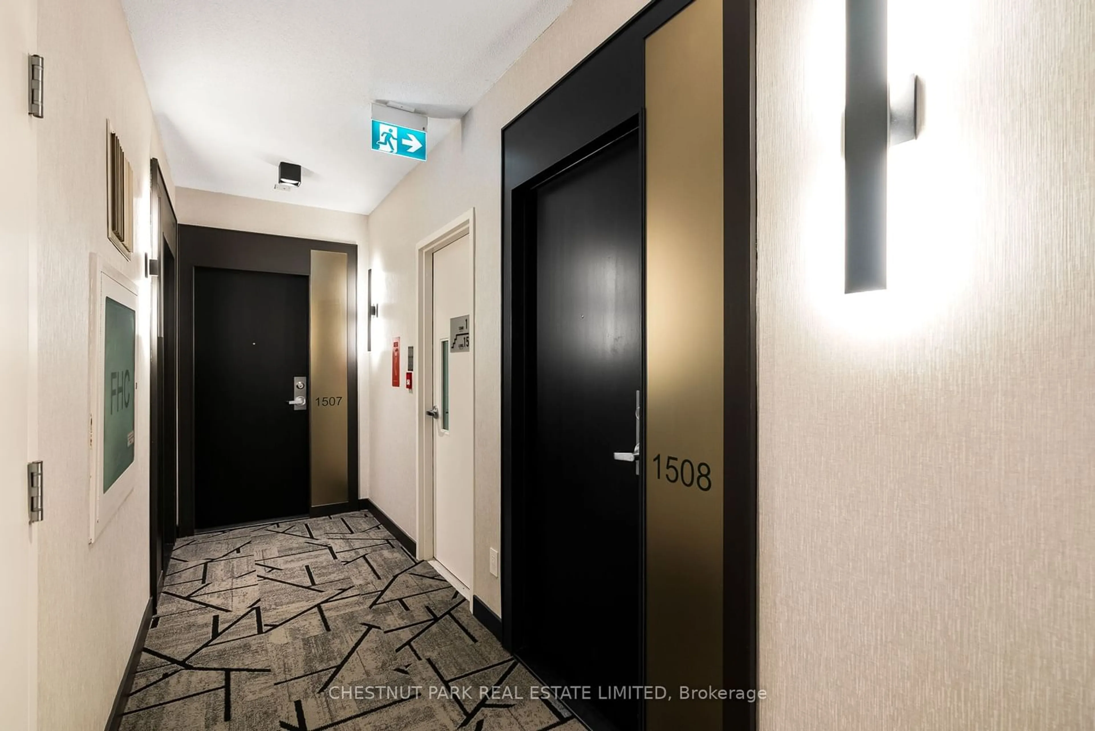 Indoor foyer for 88 Broadway Ave #1508, Toronto Ontario M4P 0A5