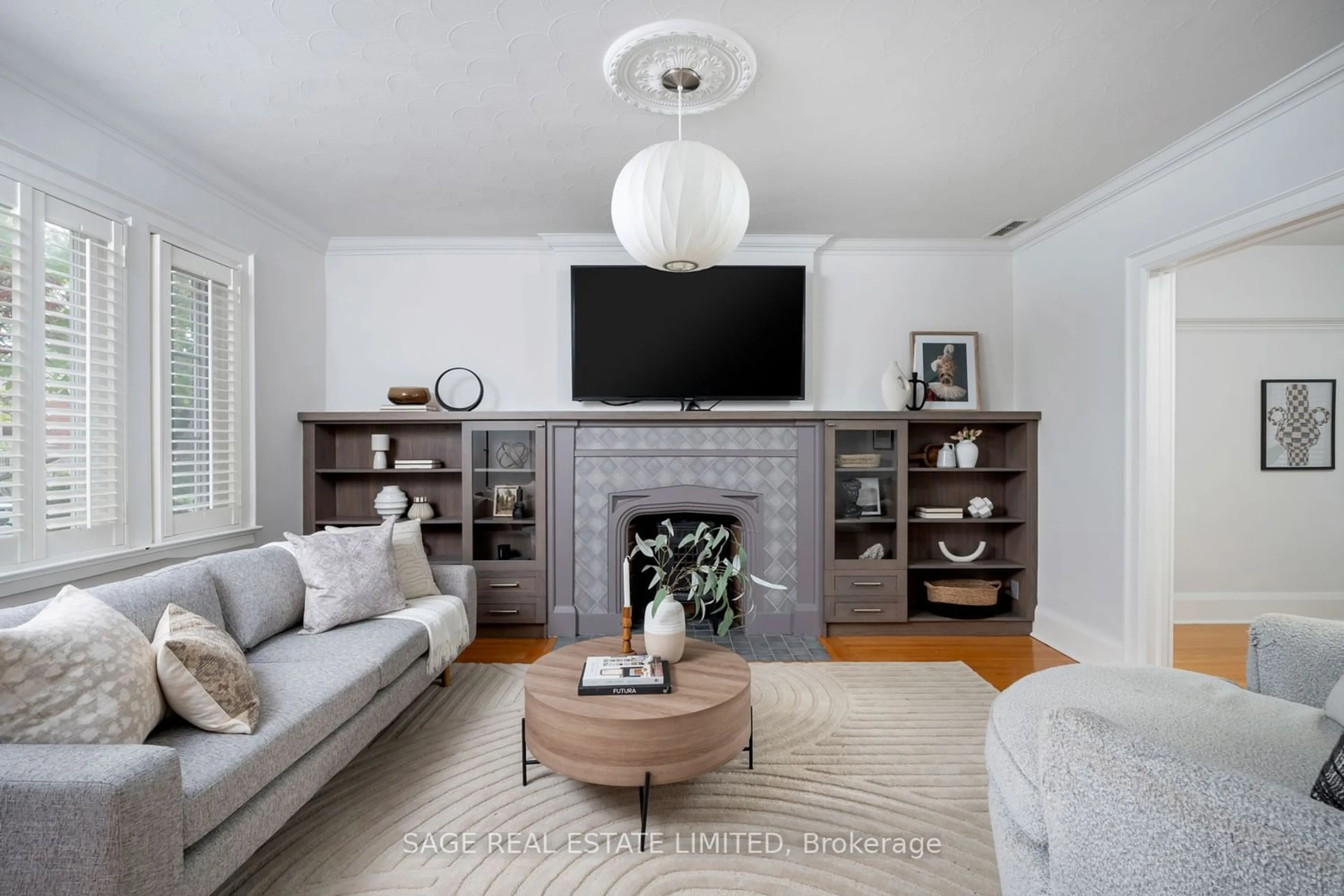Living room for 287 Vaughan Rd, Toronto Ontario M6C 2N3
