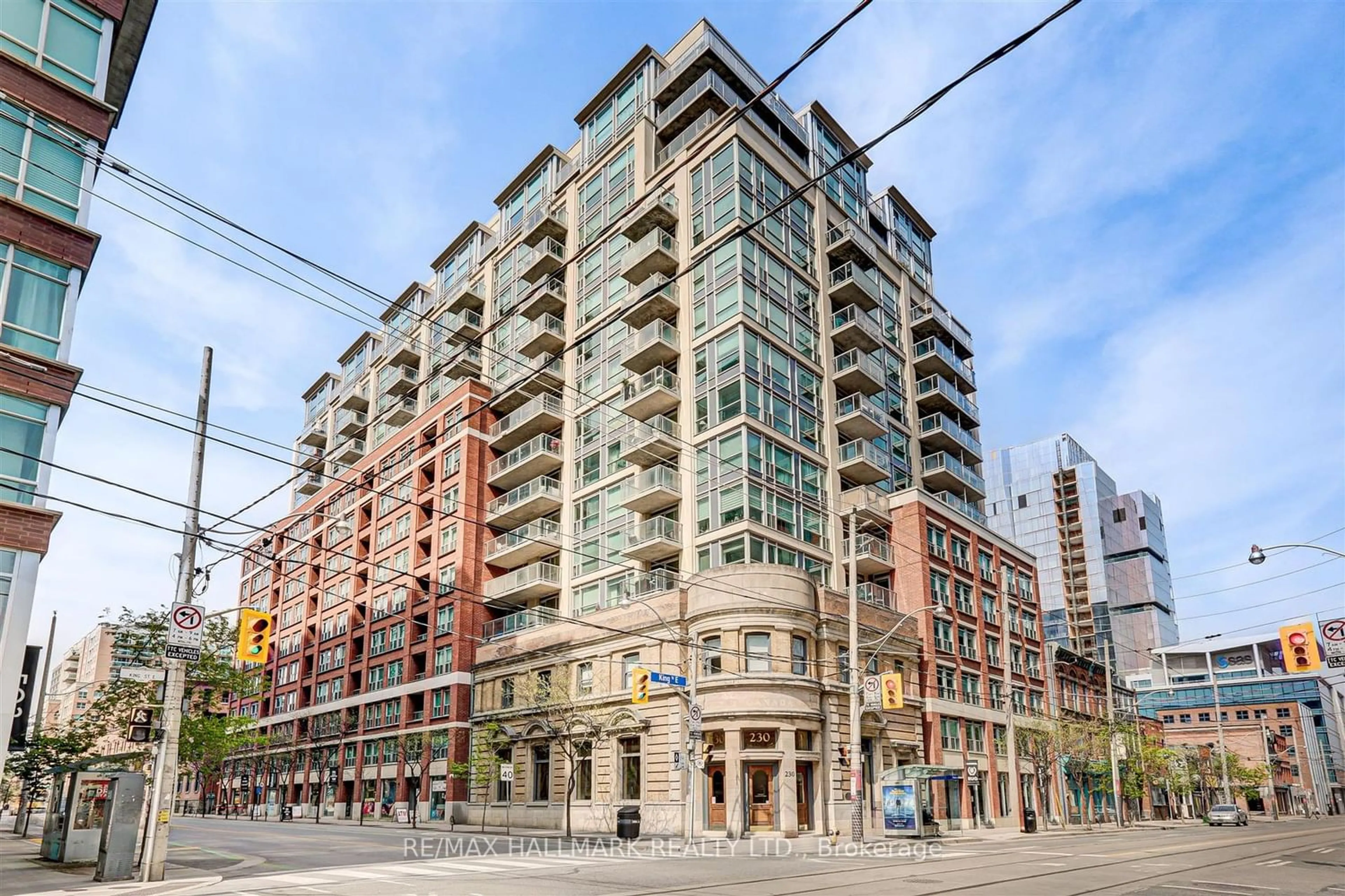 A pic from exterior of the house or condo for 230 King St #1508, Toronto Ontario M5A 1K1