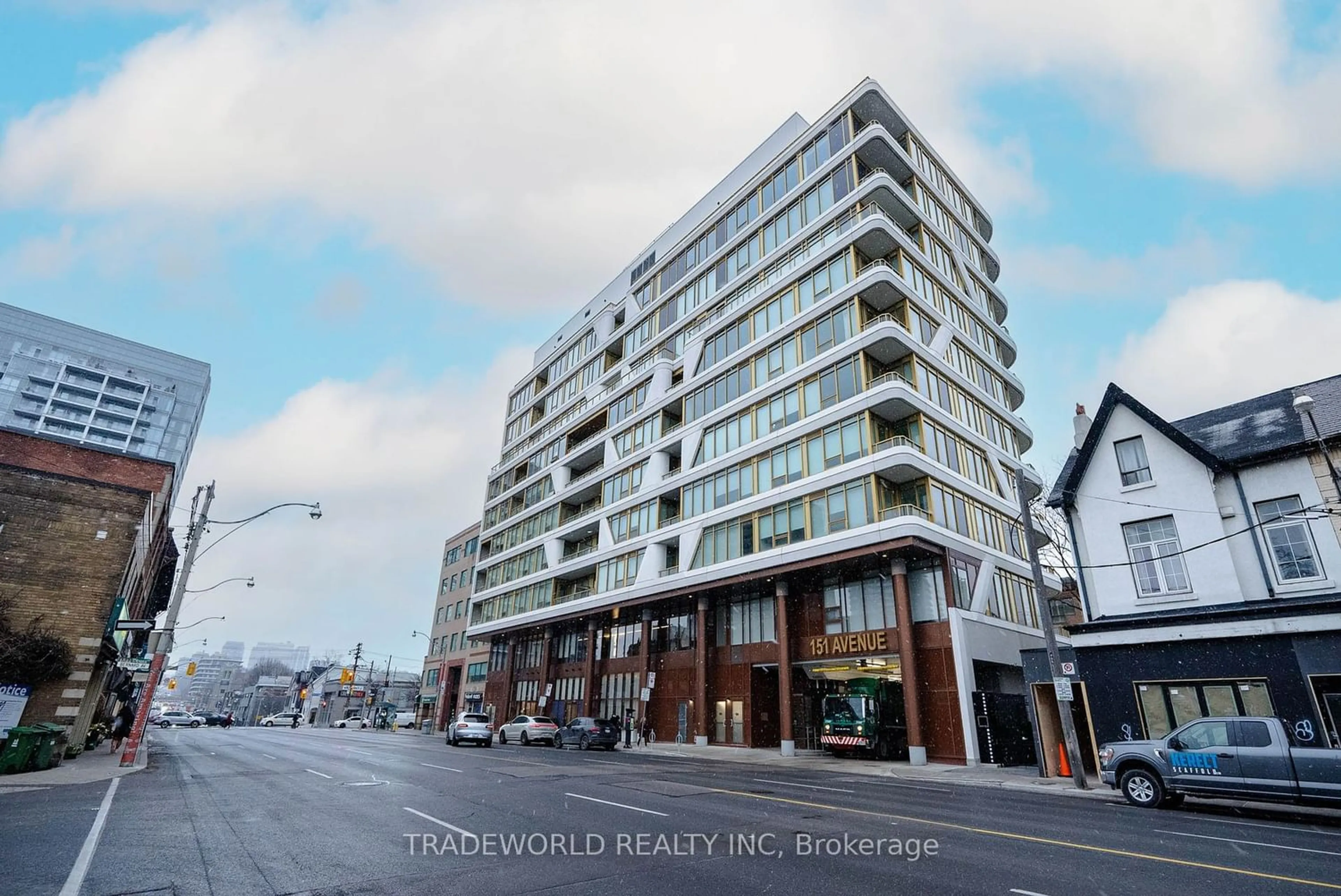 A pic from exterior of the house or condo for 151 Avenue Rd #305, Toronto Ontario M5R 0B8