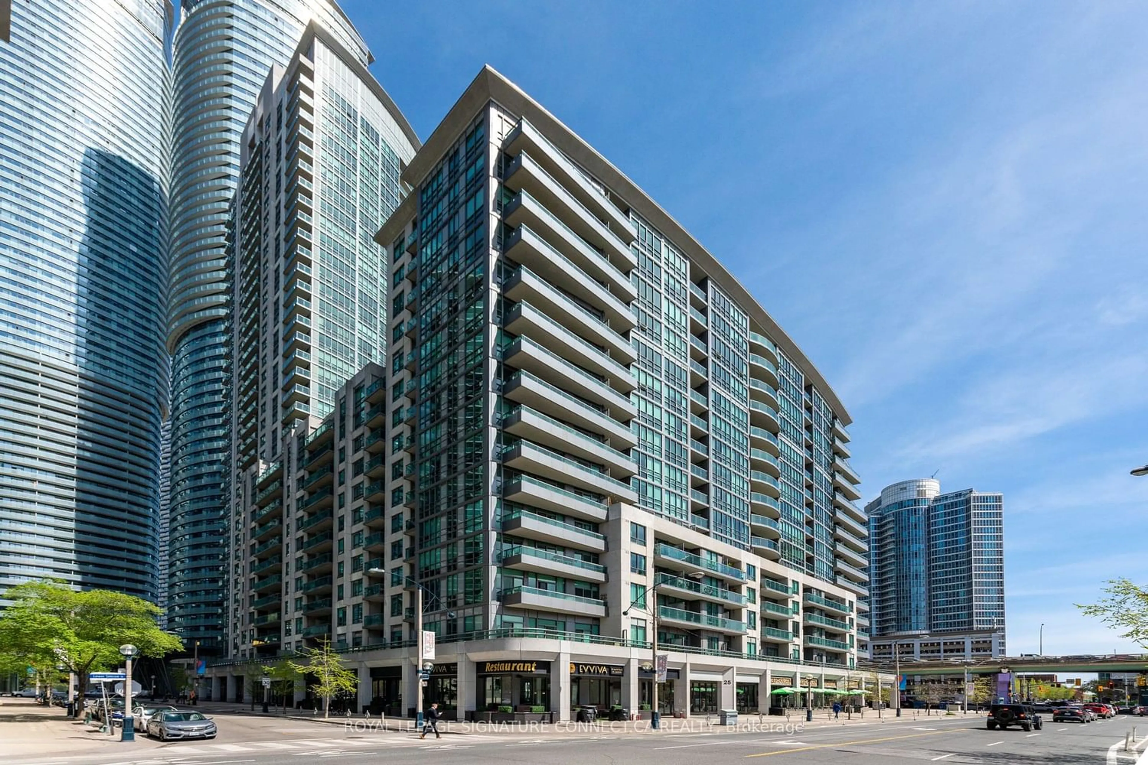 A pic from exterior of the house or condo for 19 Grand Trunk Cres #3707, Toronto Ontario M5J 3A3