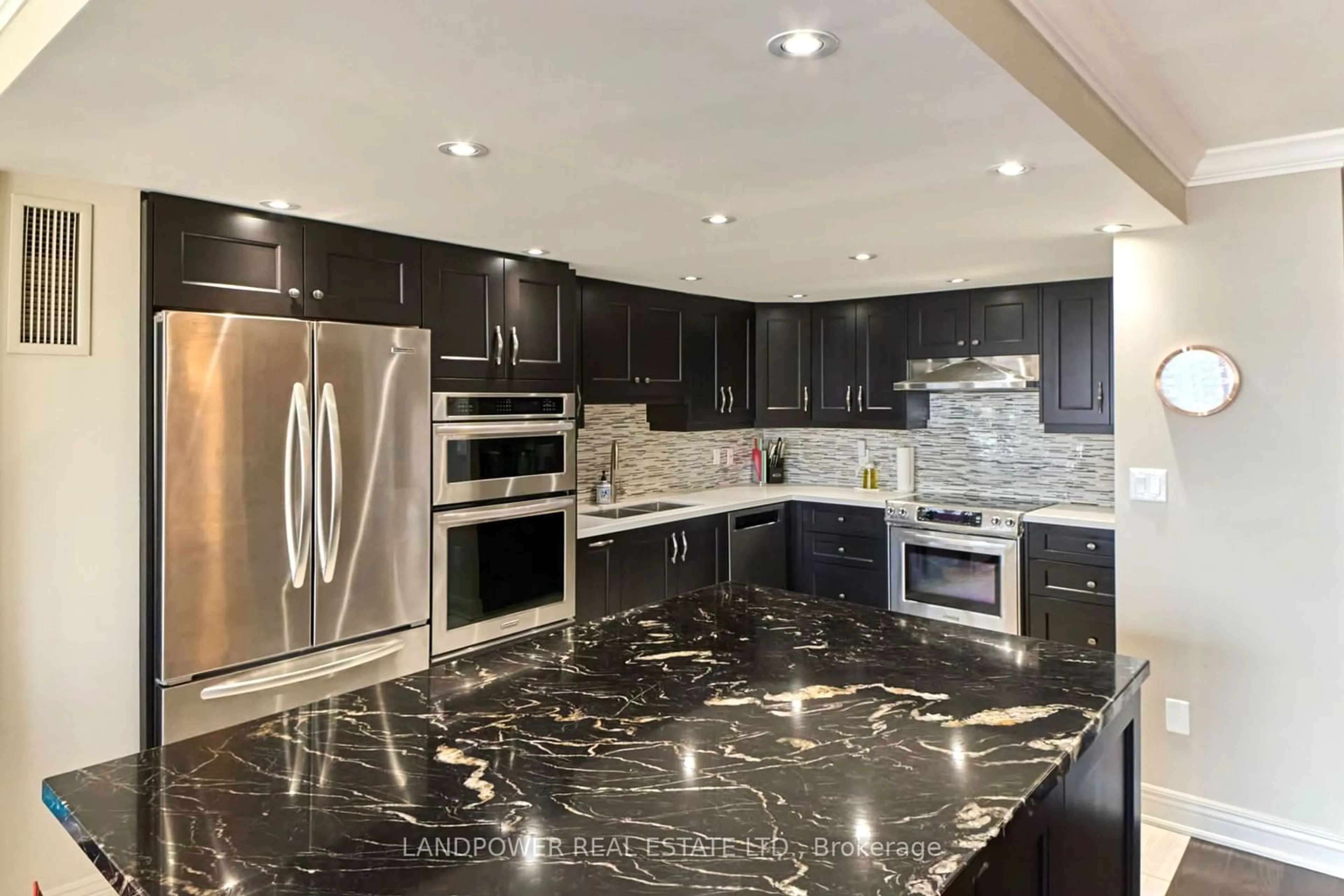 Contemporary kitchen for 65 Skymark Dr #1504, Toronto Ontario M2H 3N9