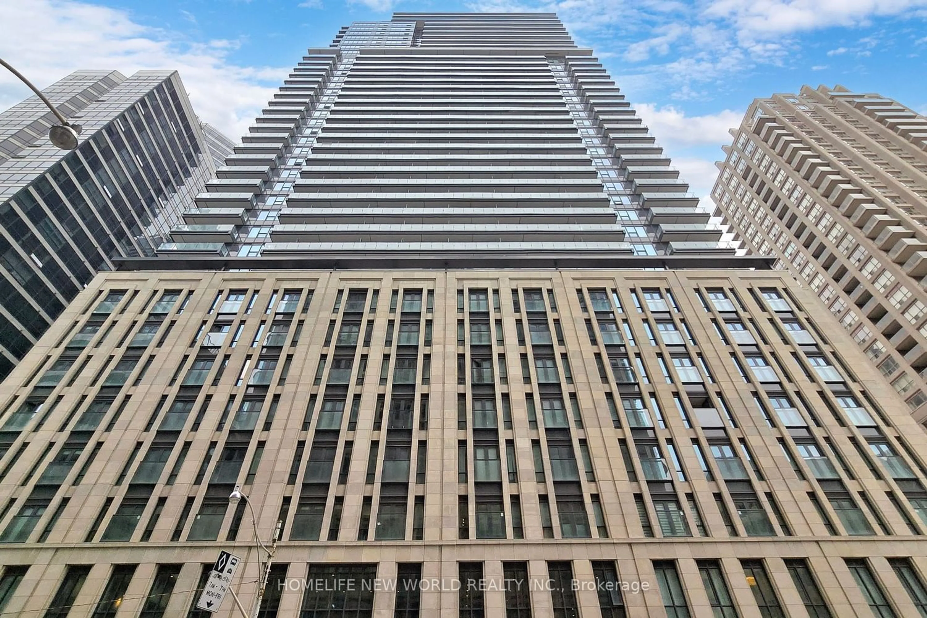 A pic from exterior of the house or condo for 955 BAY St #725, Toronto Ontario M5S 0C6