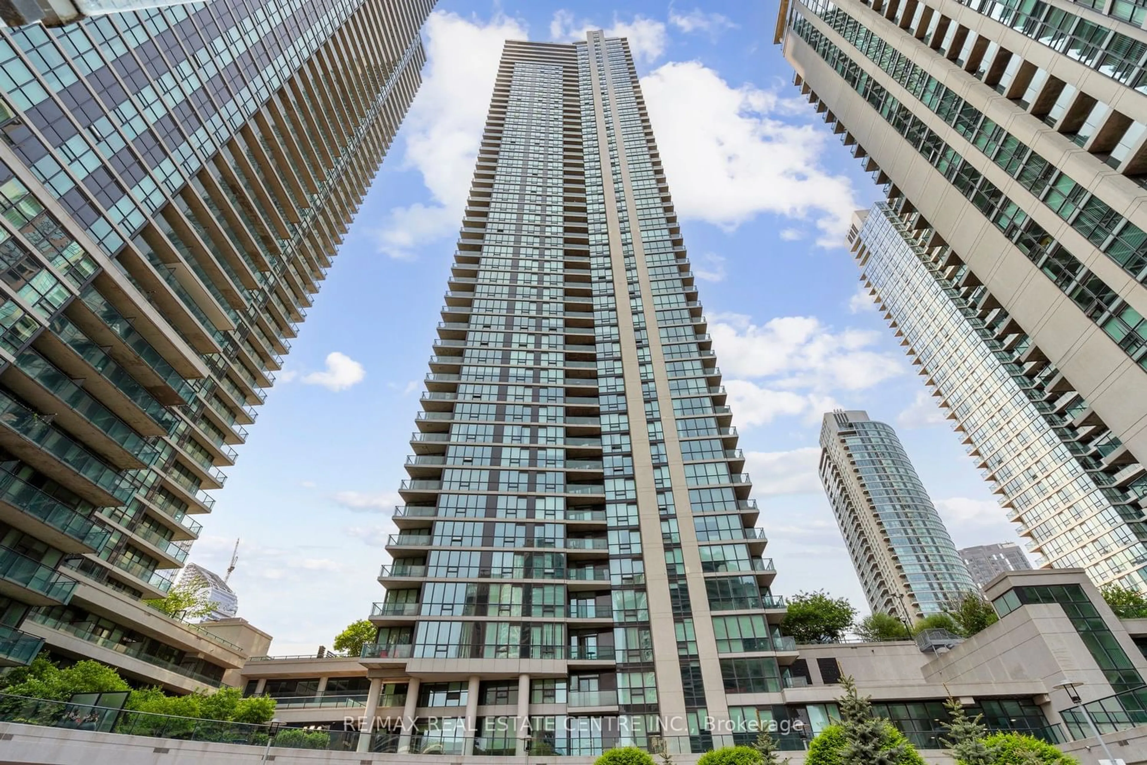 A pic from exterior of the house or condo for 16 Harbour St #4203, Toronto Ontario M5J 2Z7