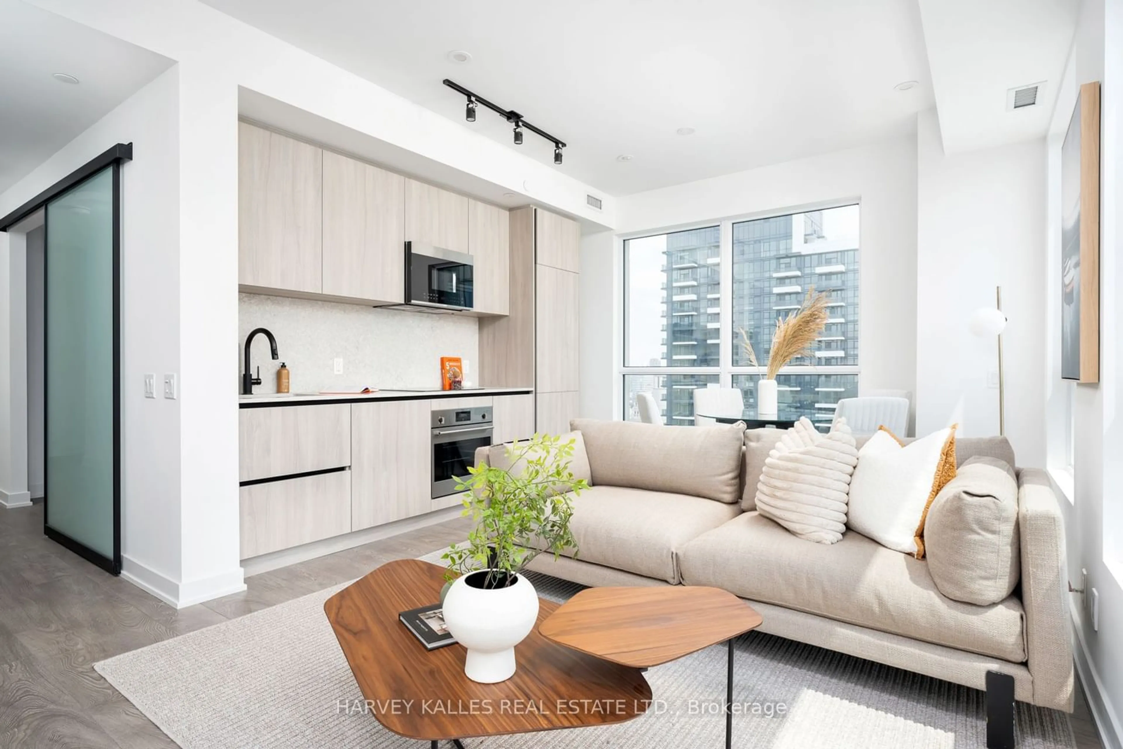 Living room for 108 Peter St #4006, Toronto Ontario M5V 0W2