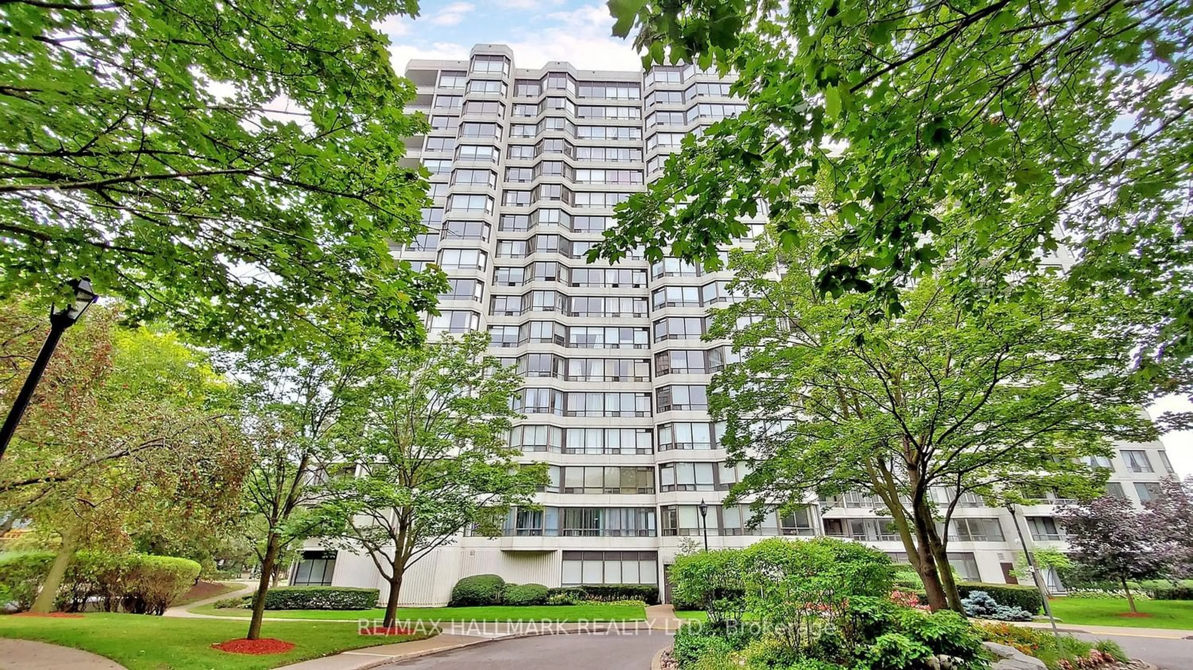 A pic from exterior of the house or condo for 1121 Steeles Ave #206, Toronto Ontario M2R 3W7