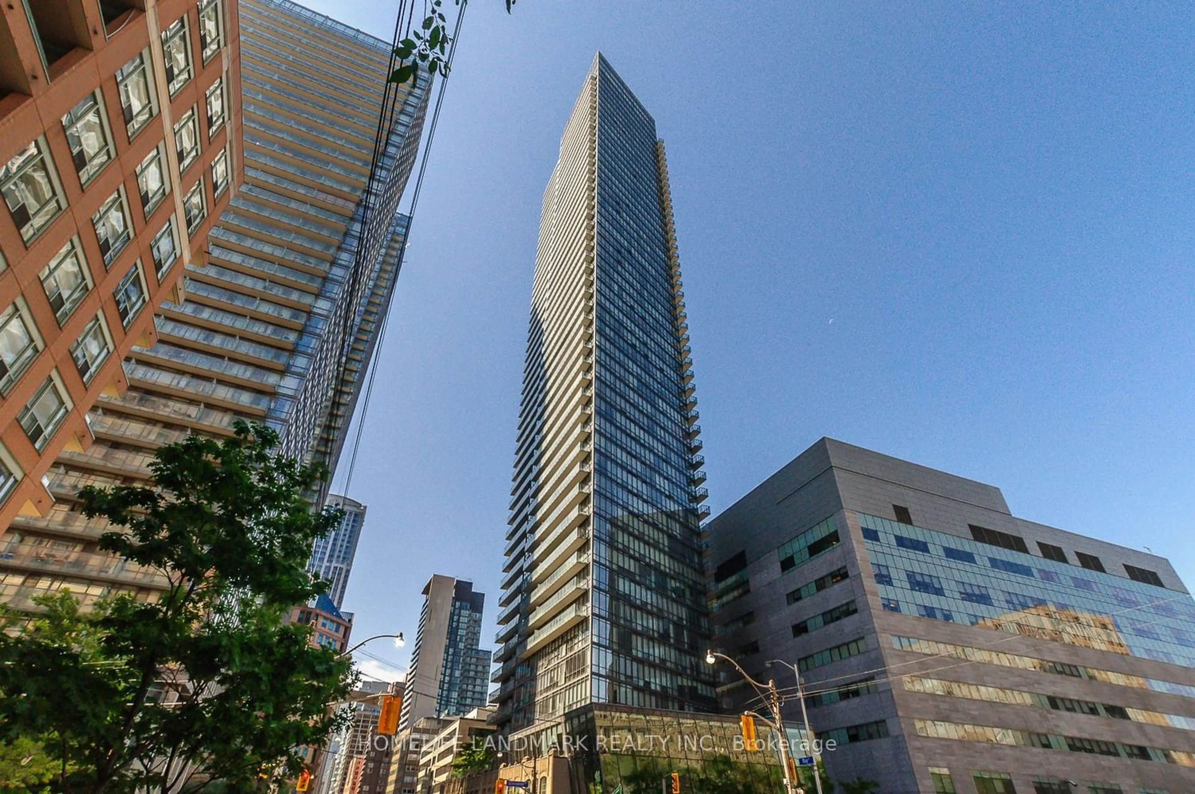 A pic from exterior of the house or condo for 832 Bay St #3105, Toronto Ontario M5S 1Z6