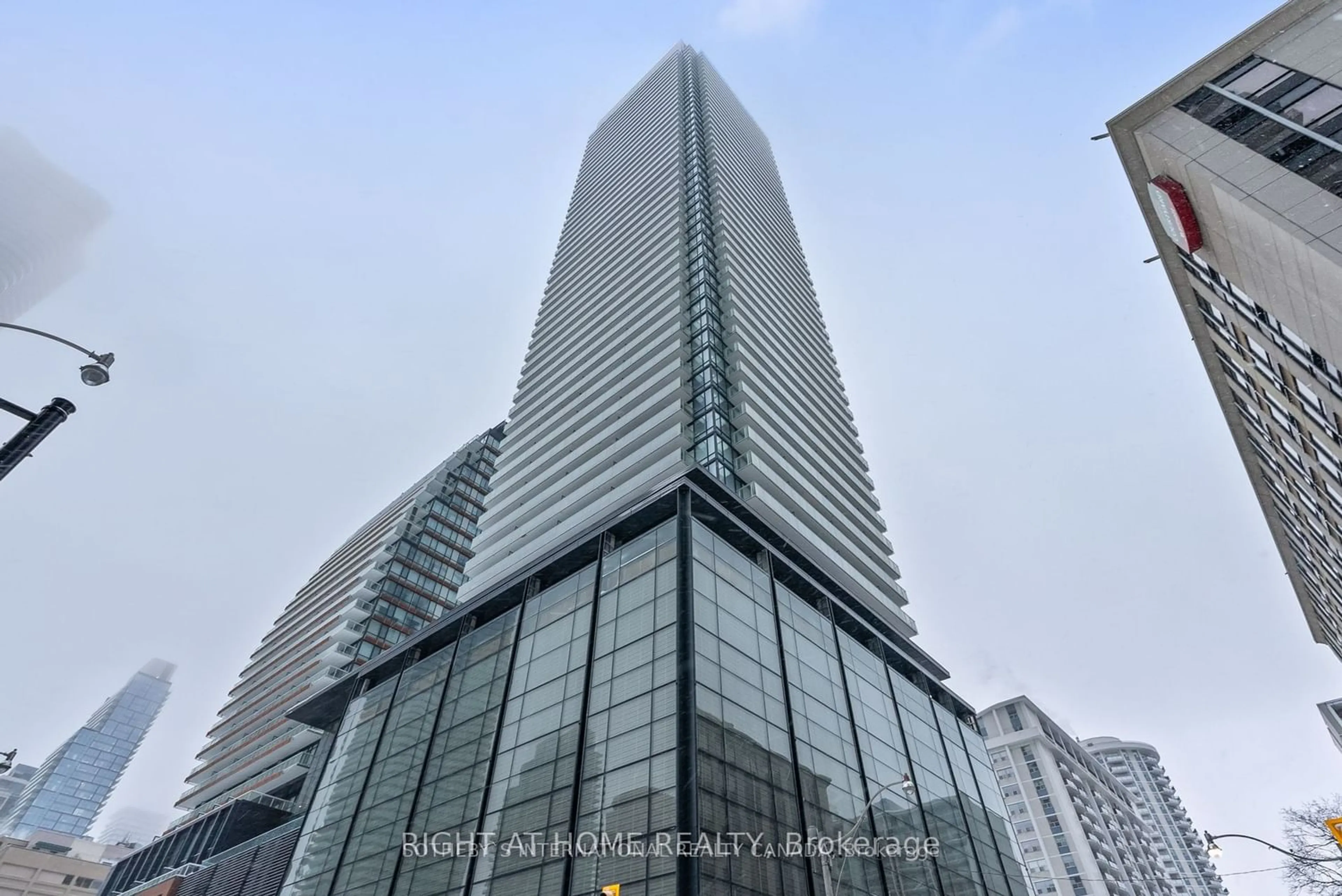 Outside view for 501 Yonge St #2704, Toronto Ontario M4Y 0G8