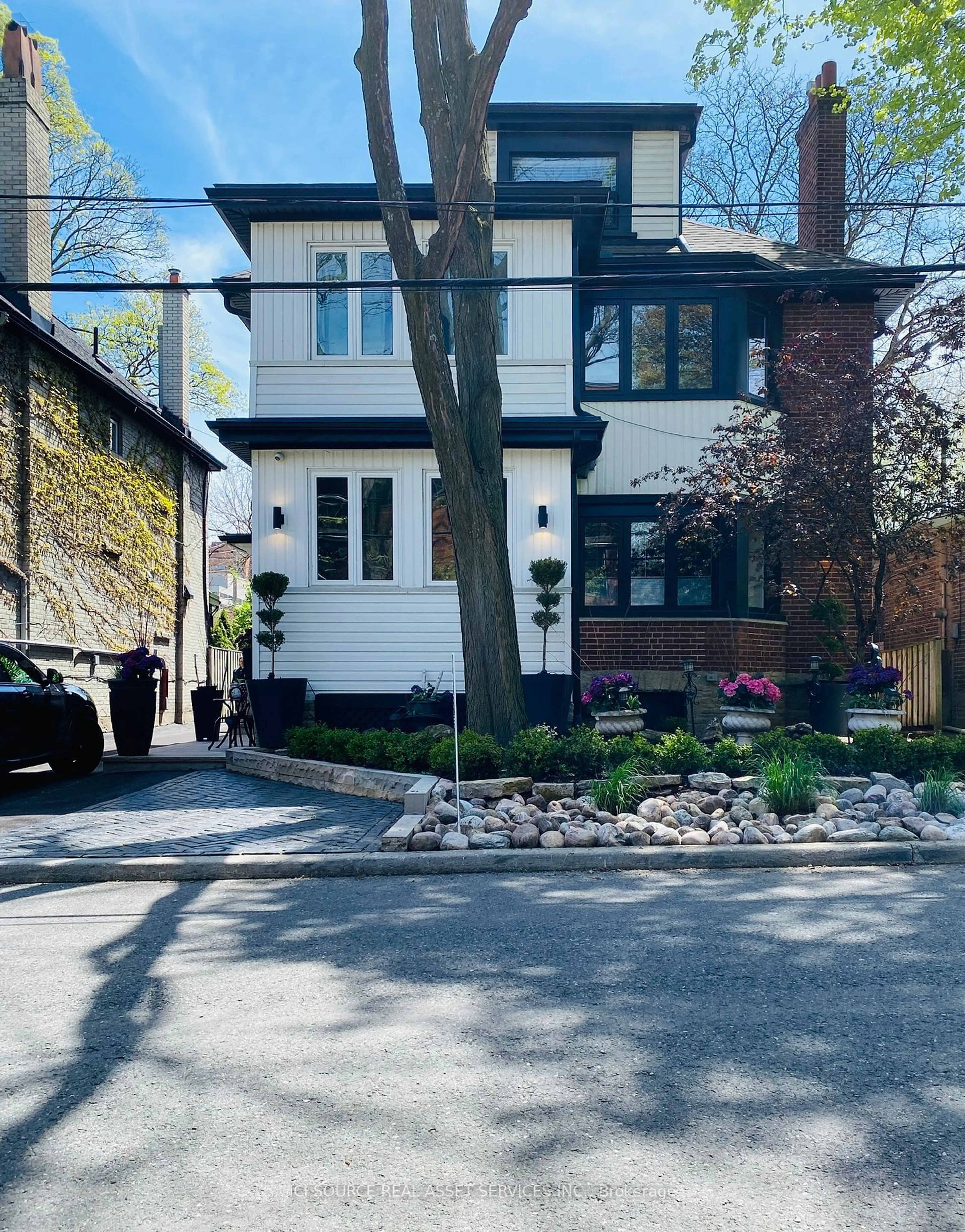 Frontside or backside of a home for 27 Glen Elm Ave, Toronto Ontario M4T 1T9