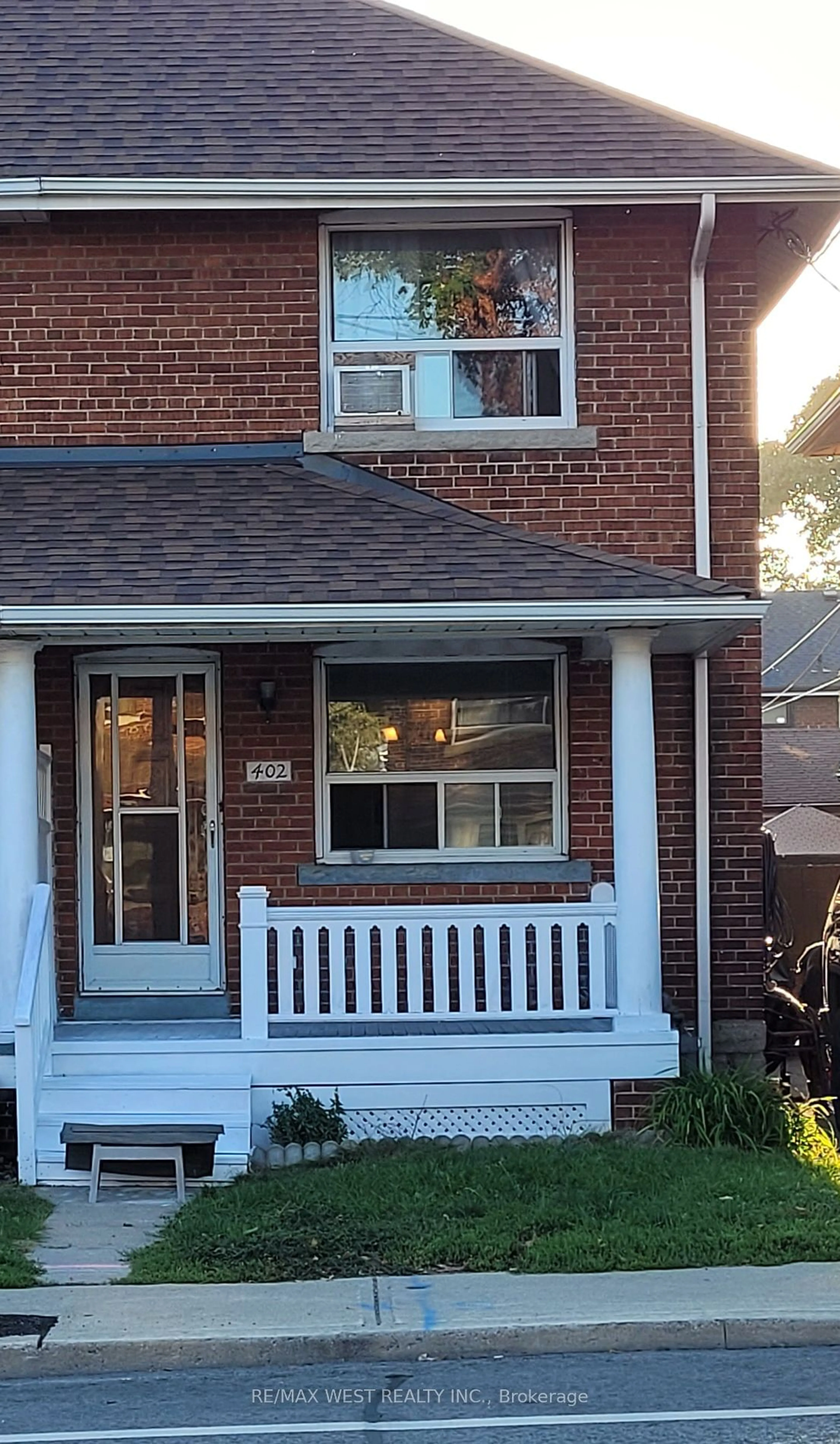 Home with brick exterior material for 402 Christie St, Toronto Ontario M6G 3C6