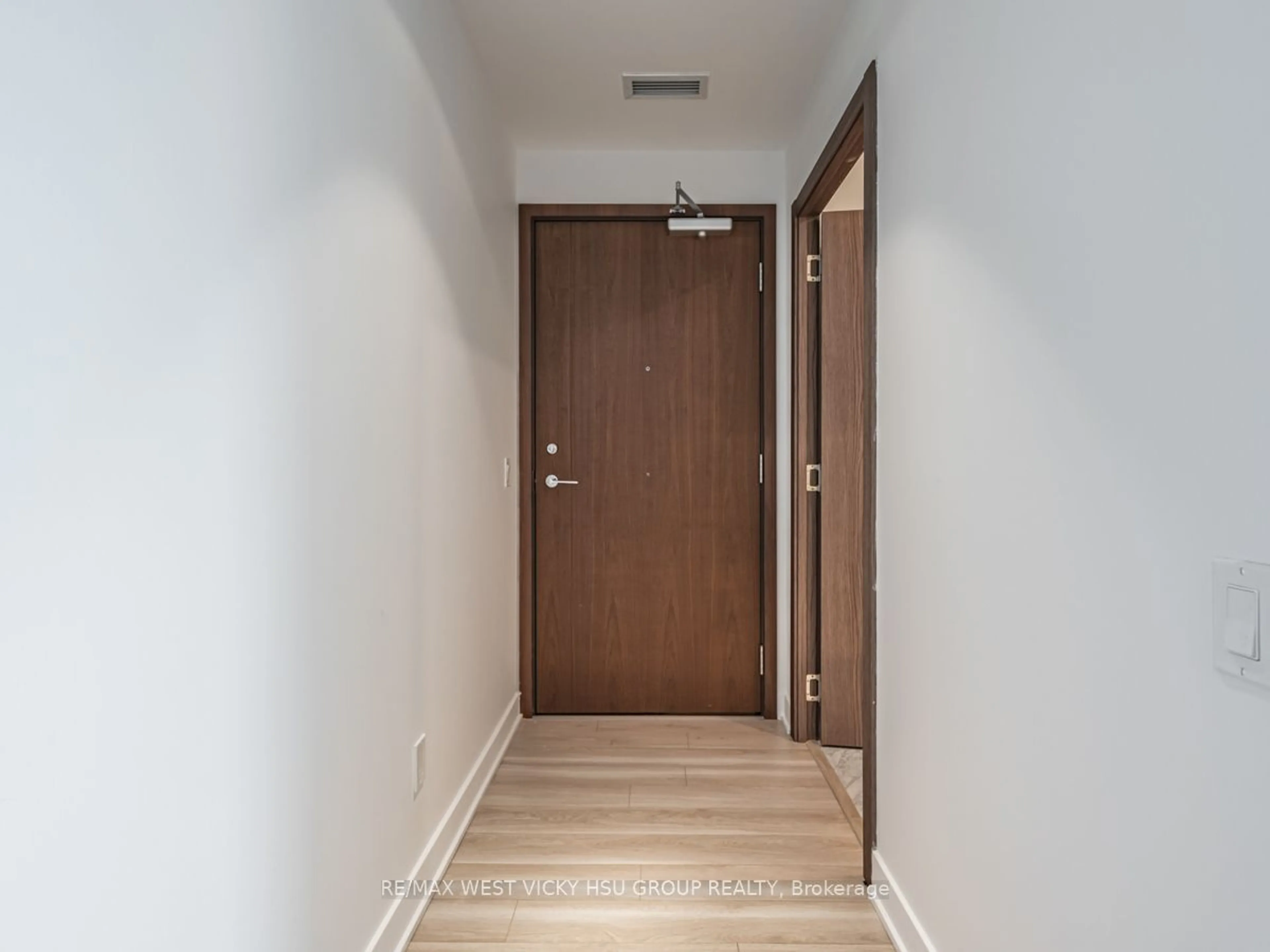 Indoor entryway for 19 Bathurst St #3516, Toronto Ontario M5V 0N2