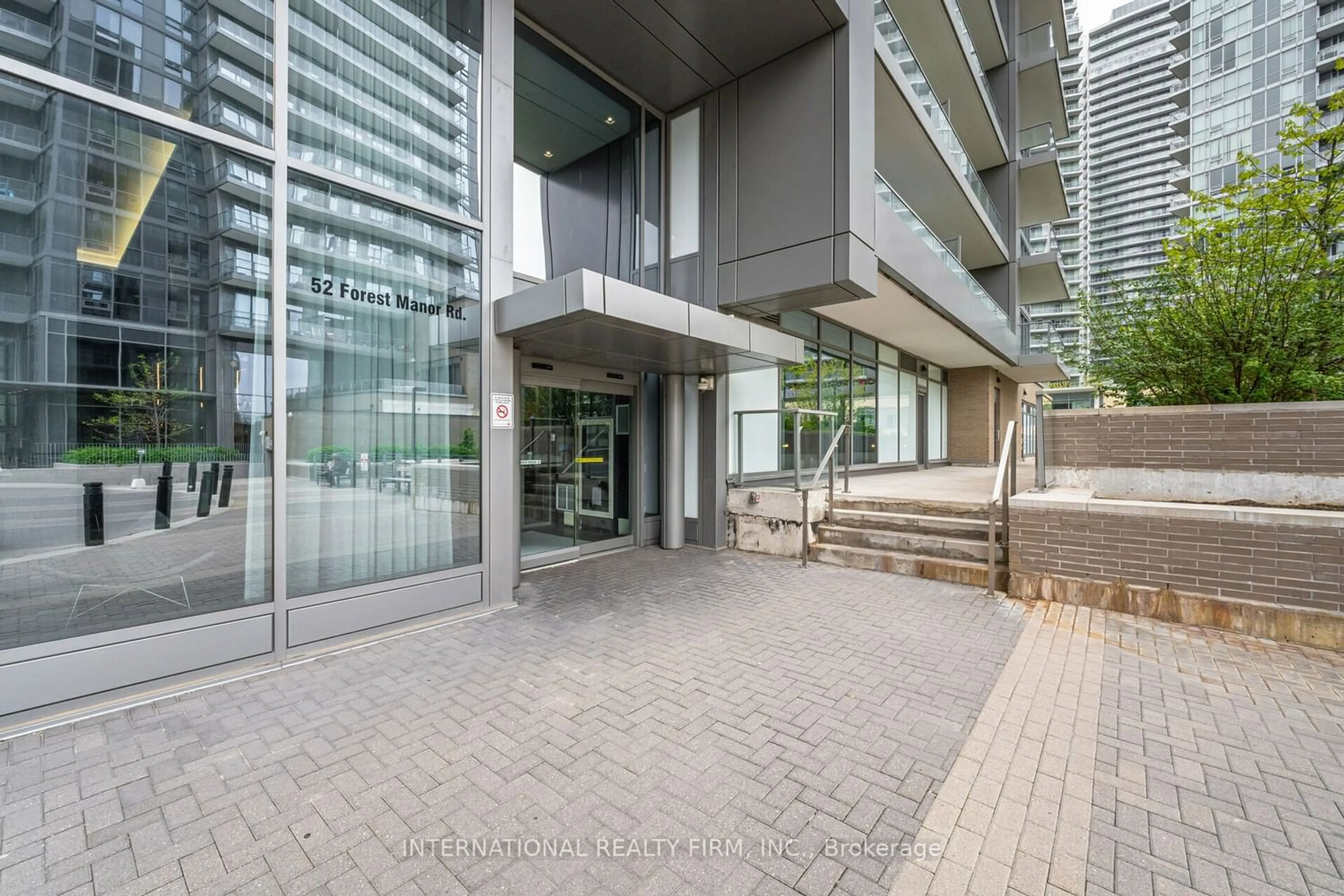 Indoor foyer for 52 Forest Manor Rd #303, Toronto Ontario M2J 0E2