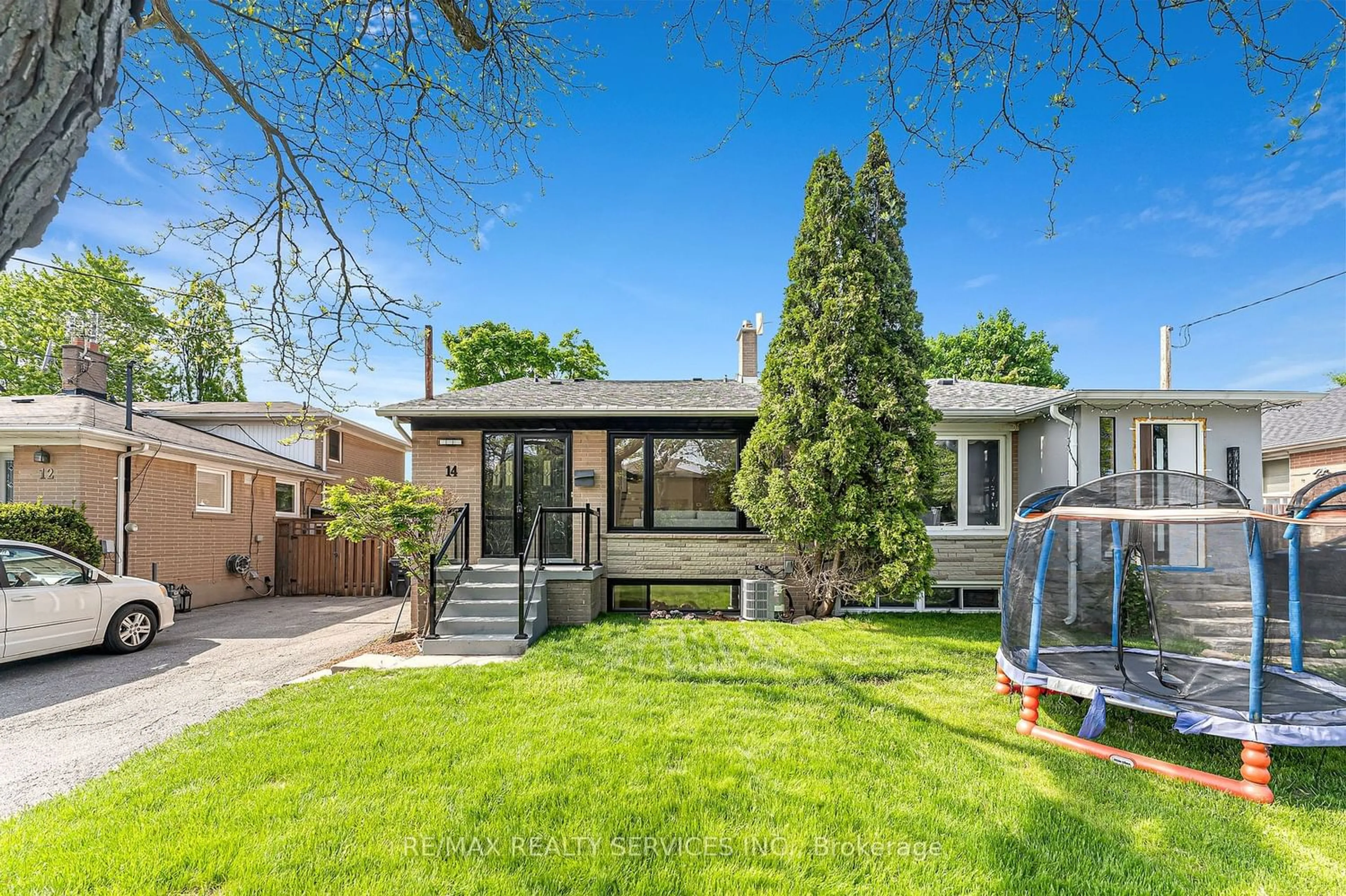 Frontside or backside of a home for 14 Slidell Cres, Toronto Ontario M3A 2C4