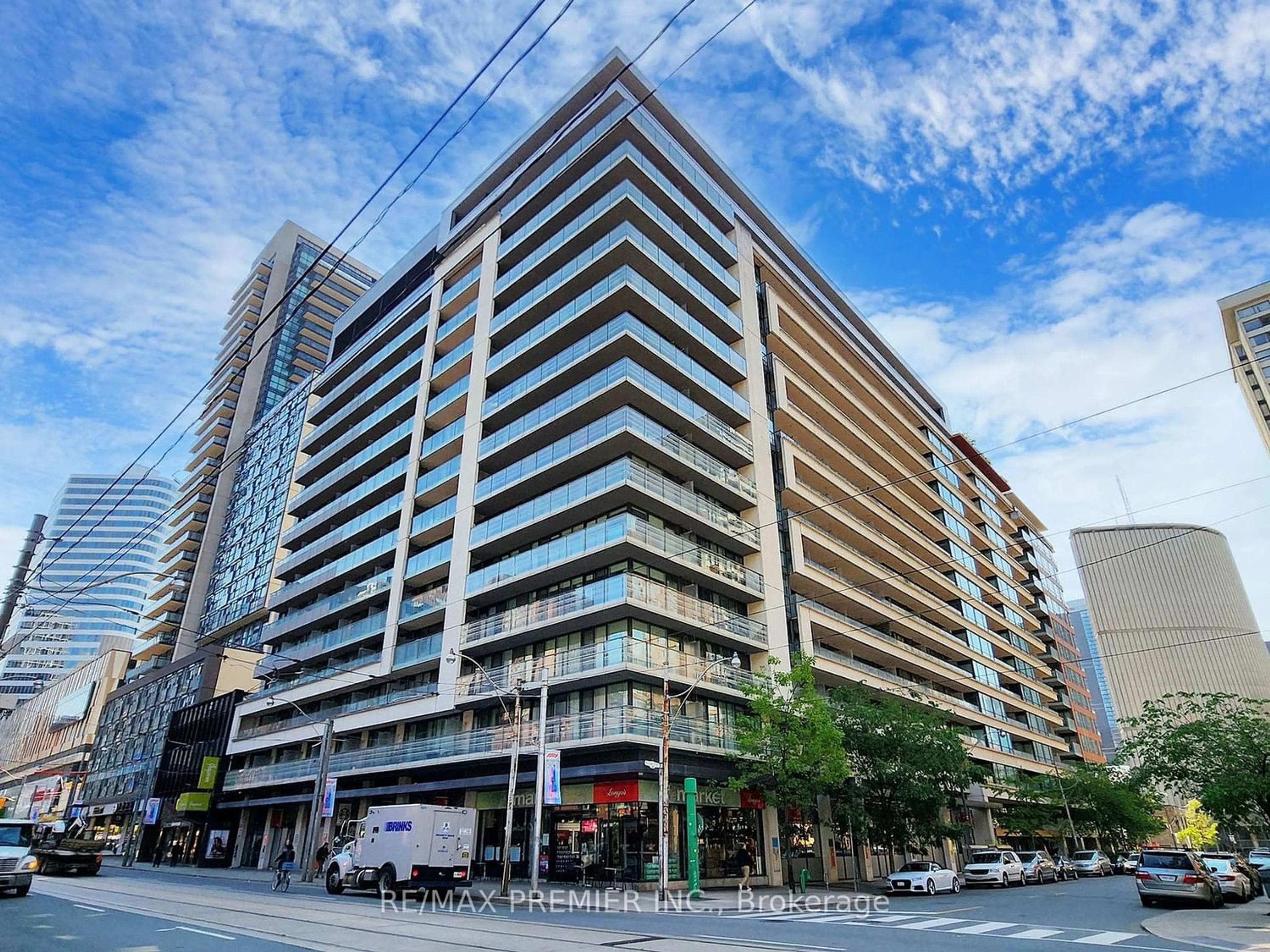A pic from exterior of the house or condo for 111 Elizabeth St #1105, Toronto Ontario M5G 1P7