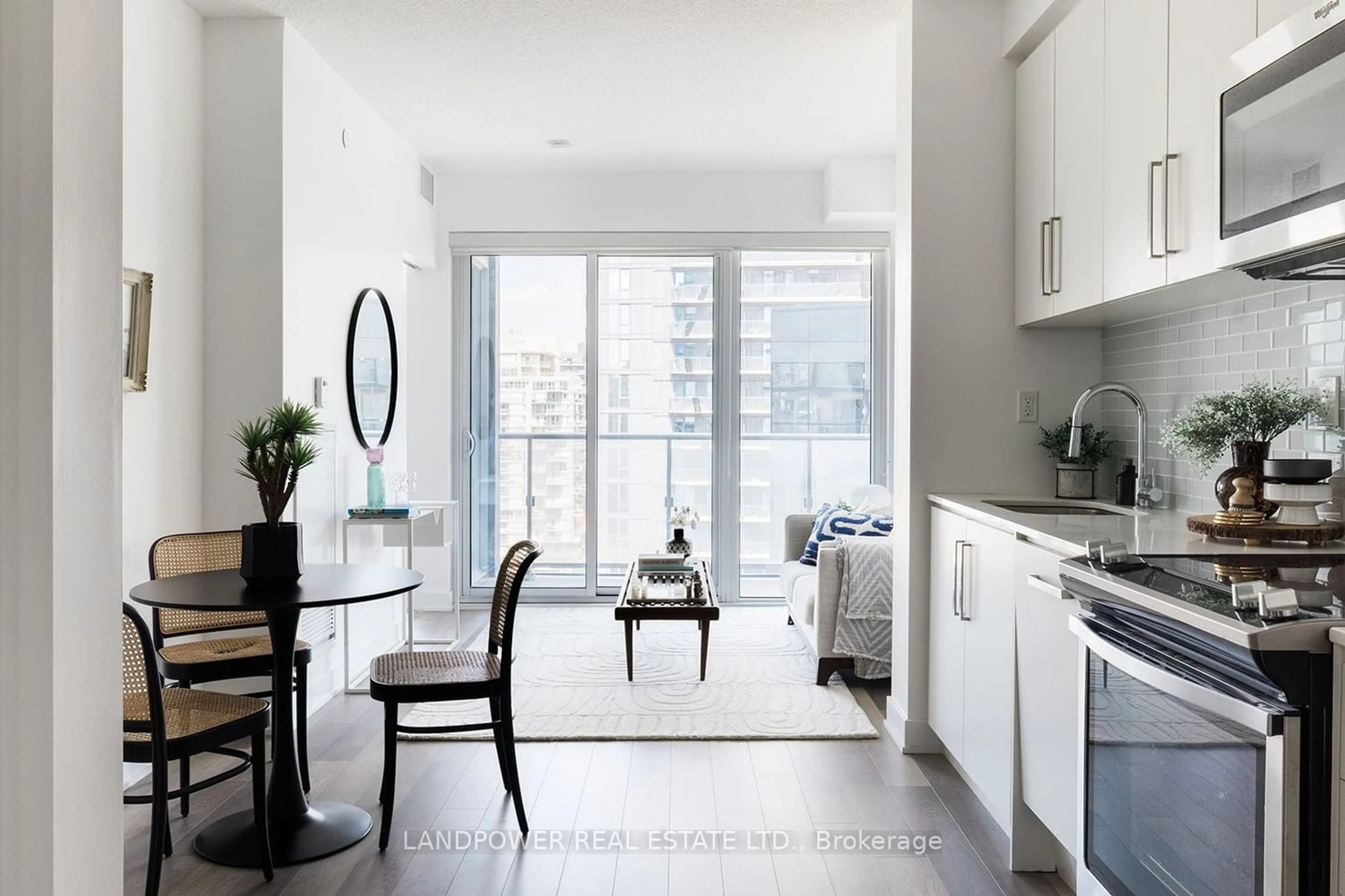 Contemporary kitchen for 5180 Yonge St #1102, Toronto Ontario M2N 5P6