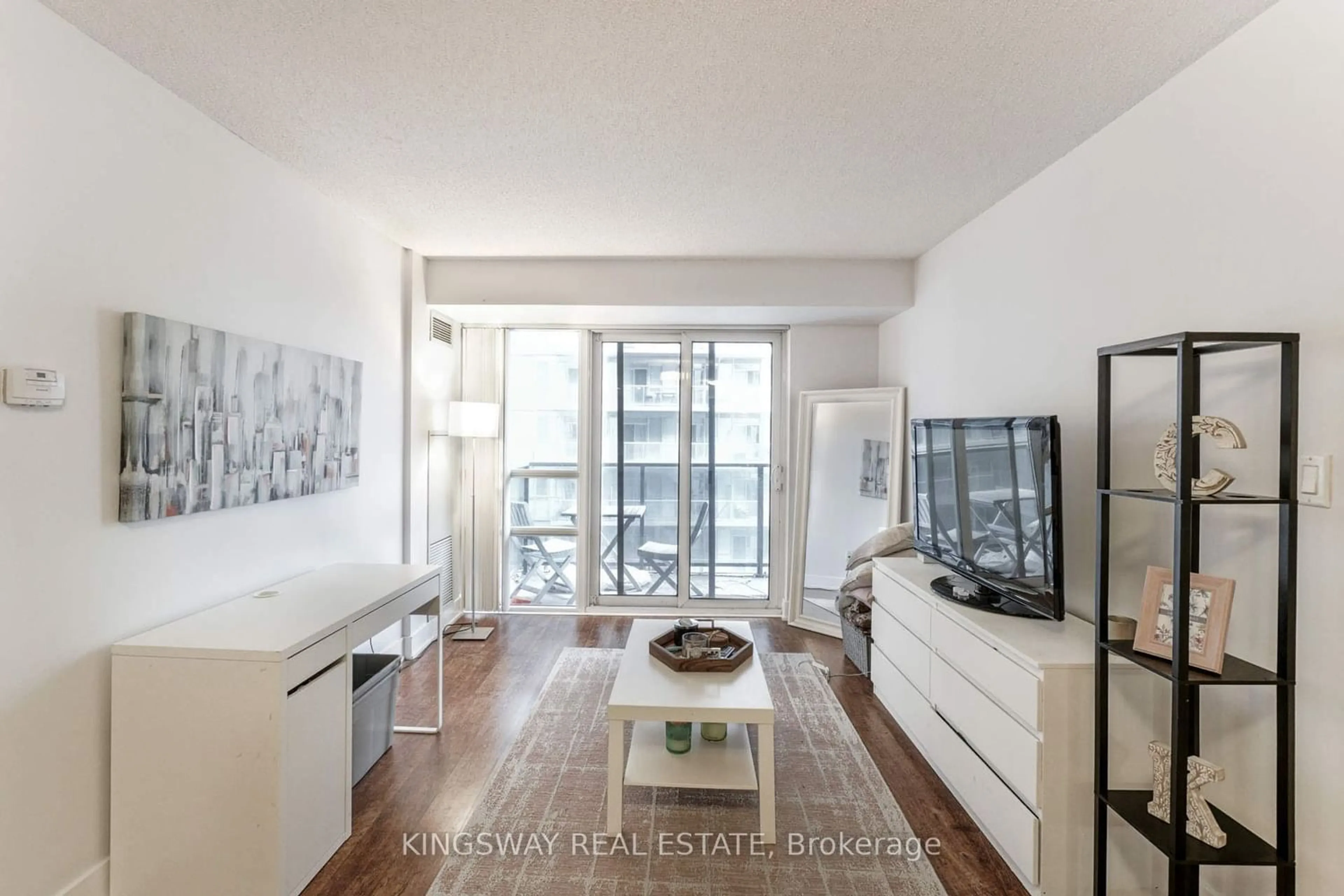 A pic of a room for 20 Blue Jays Way #1502, Toronto Ontario M5V 3W6