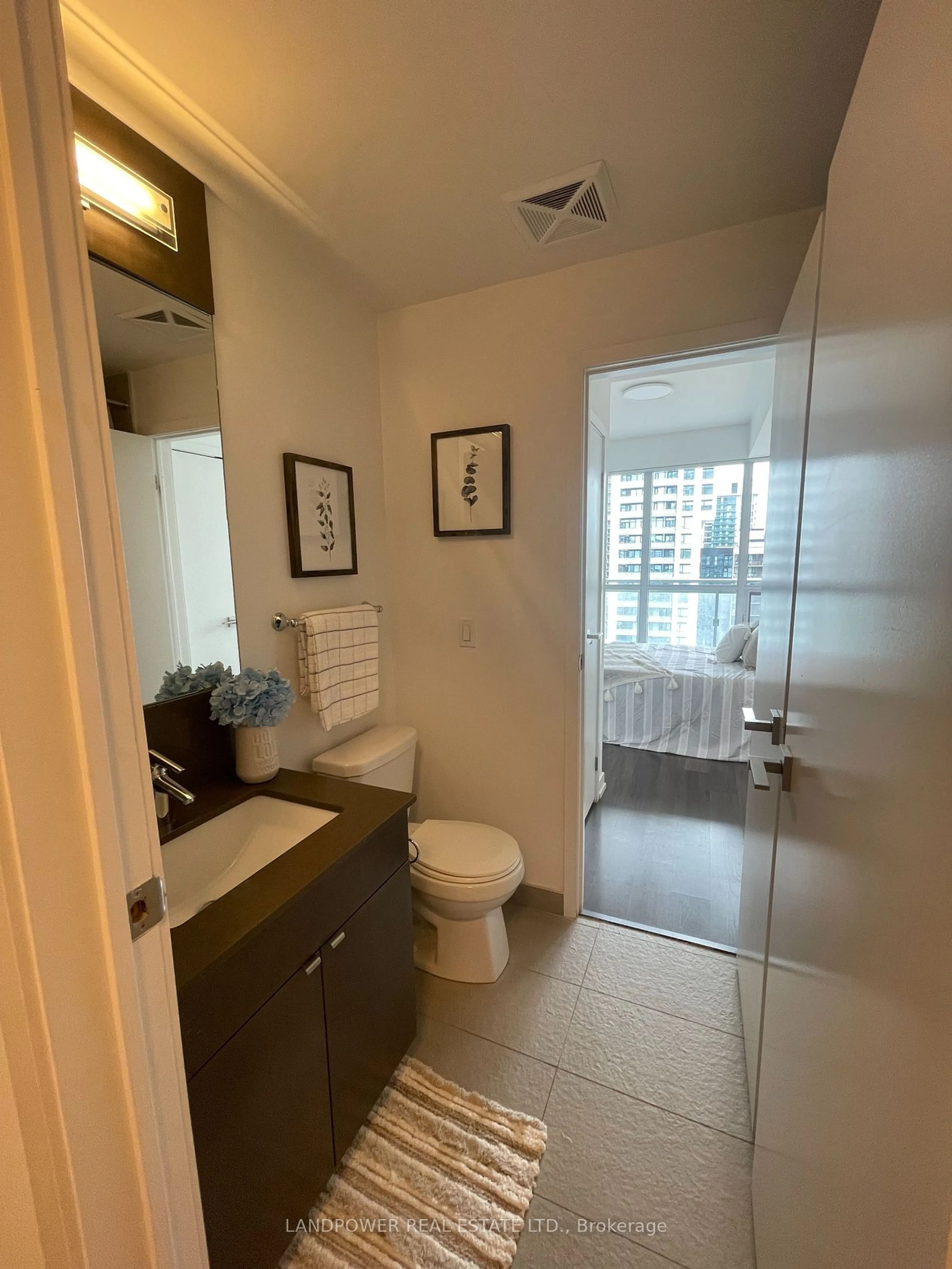 Bathroom for 89 Dunfield Ave #1603, Toronto Ontario M4S 0A4