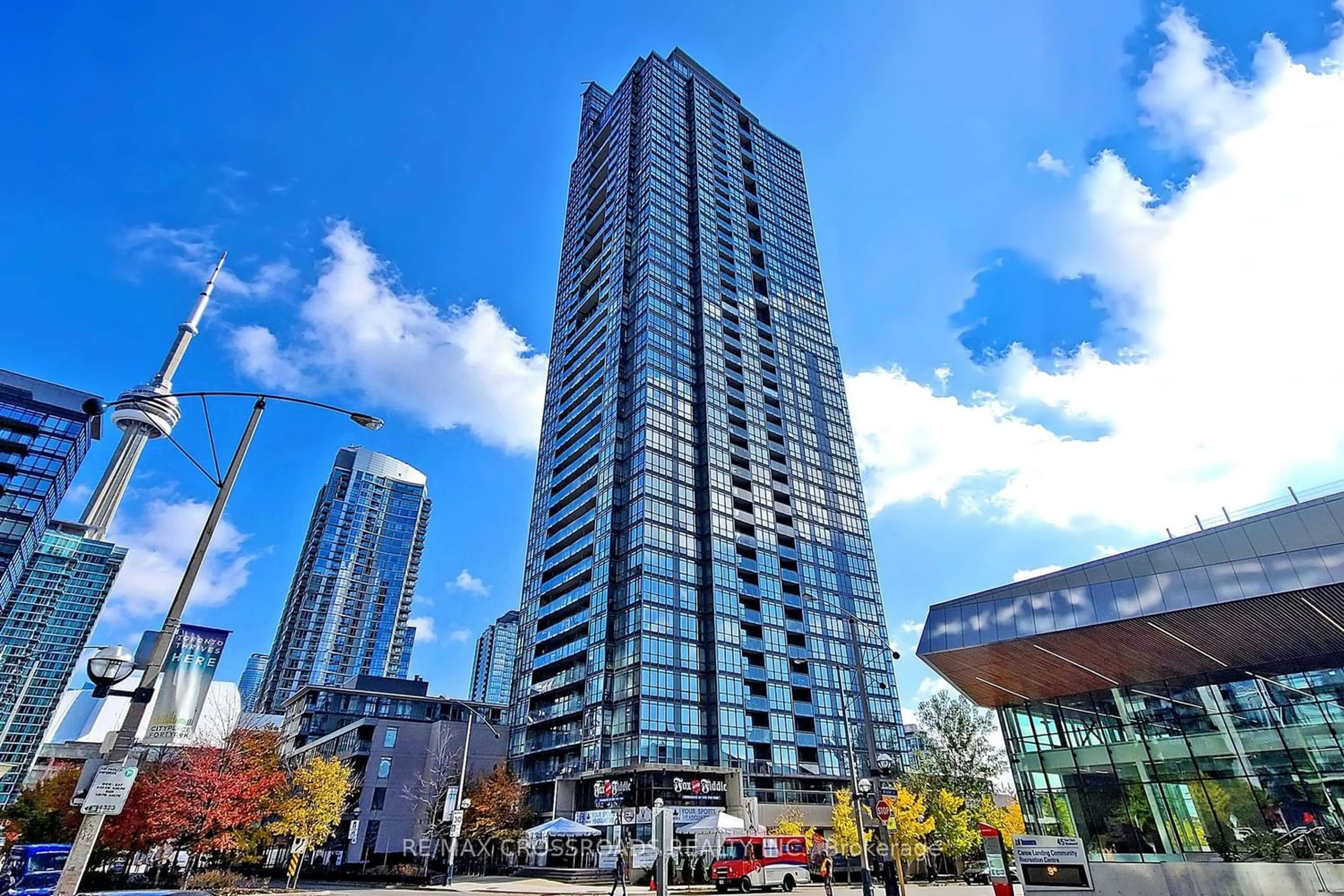 A pic from exterior of the house or condo for 15 Fort York Blvd #3710, Toronto Ontario M5V 3Y4