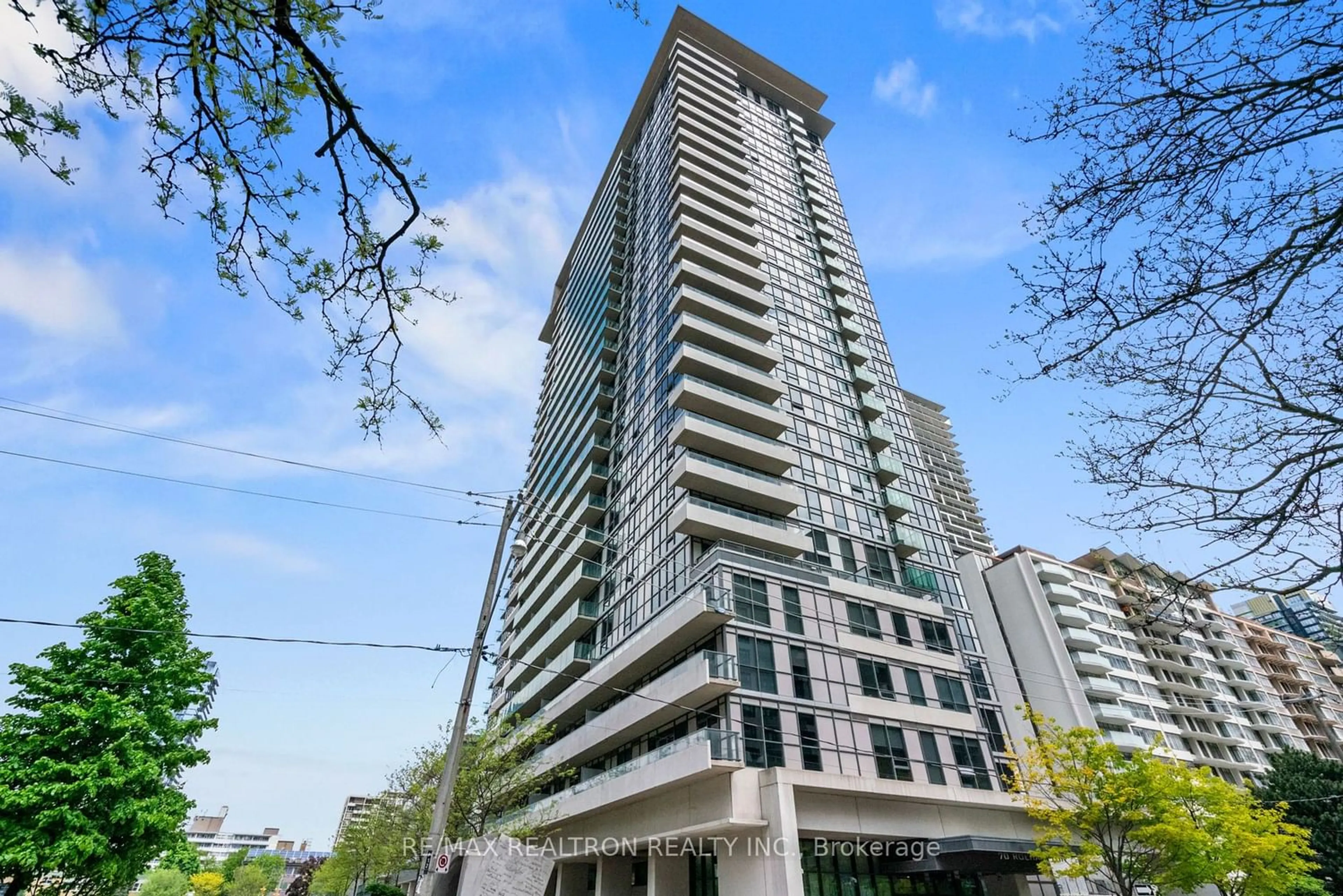 A pic from exterior of the house or condo for 70 Roehampton Ave #1220, Toronto Ontario M4P 1R2