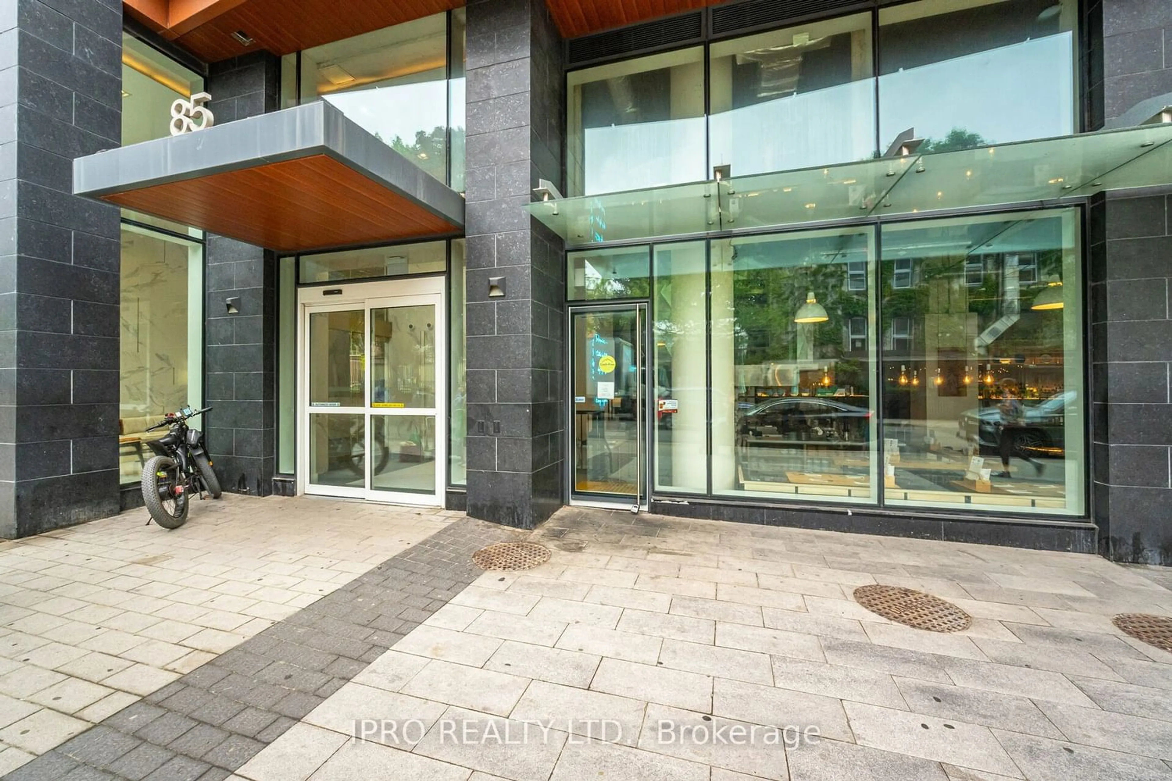 Indoor foyer for 85 Wood St #3902, Toronto Ontario M4Y 0E8