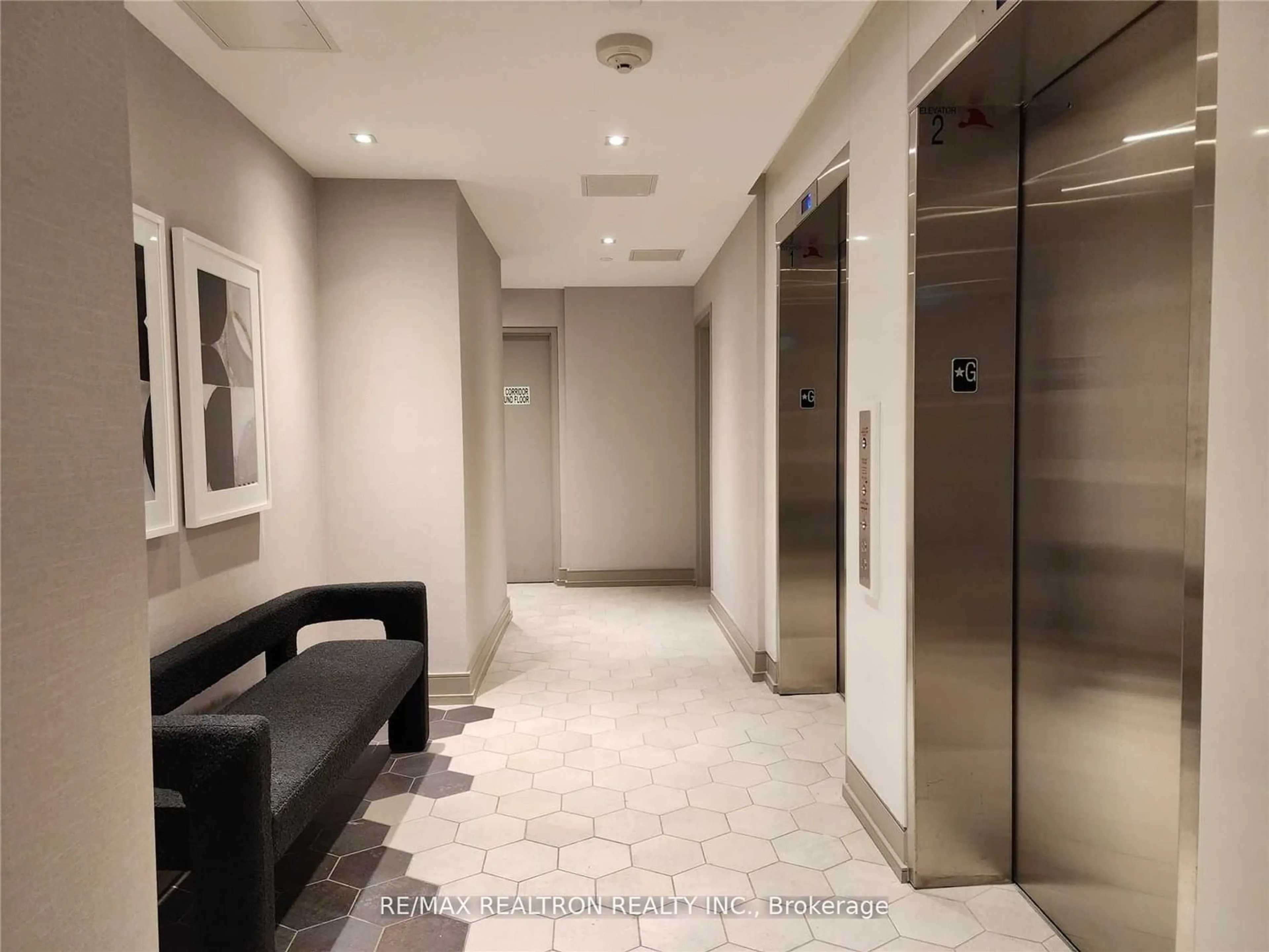 Indoor foyer for 1 Cardiff Rd #308, Toronto Ontario M4P 0G2