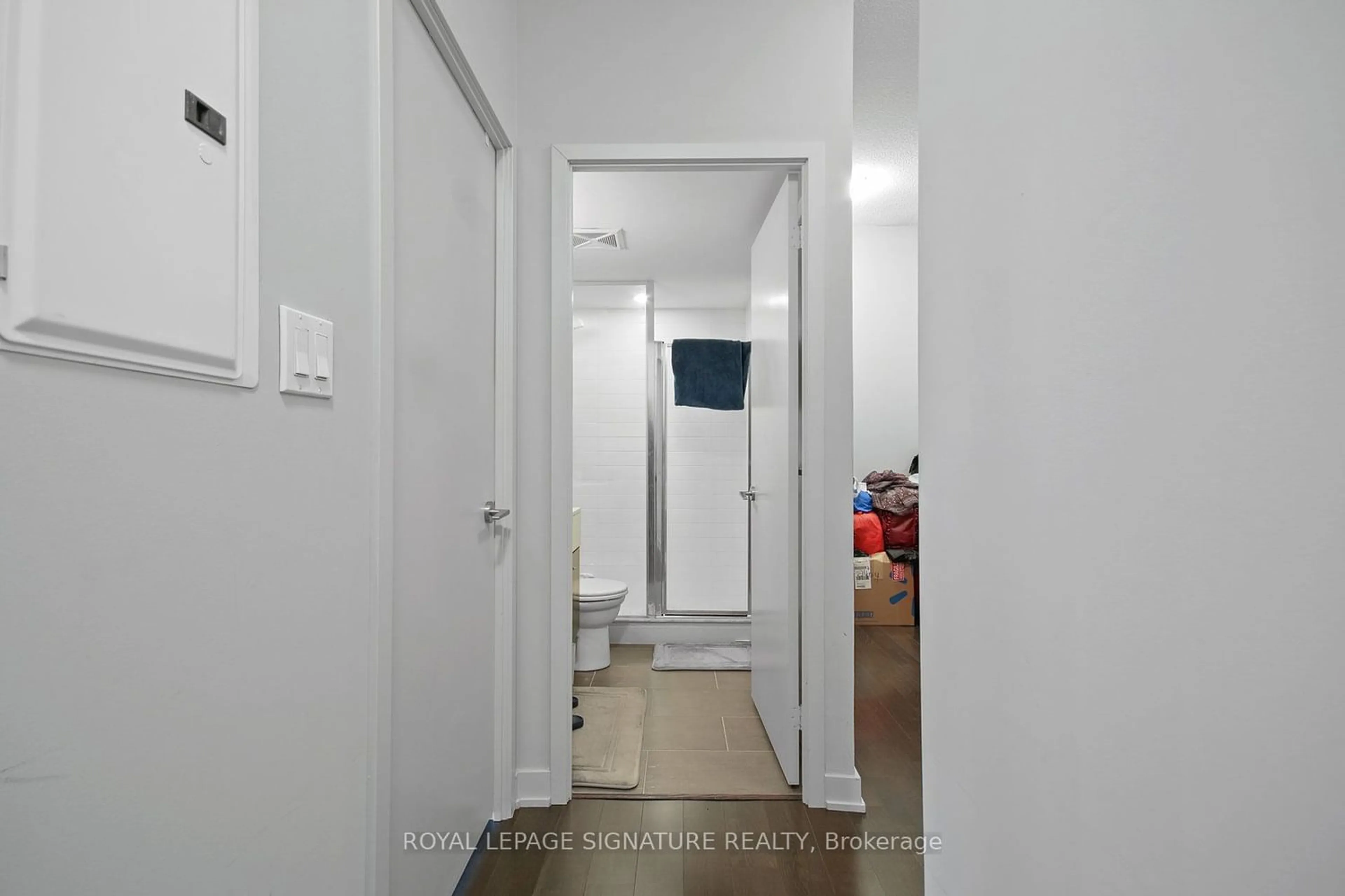 Indoor entryway for 126 Simcoe St #2404, Toronto Ontario M5H 4E6