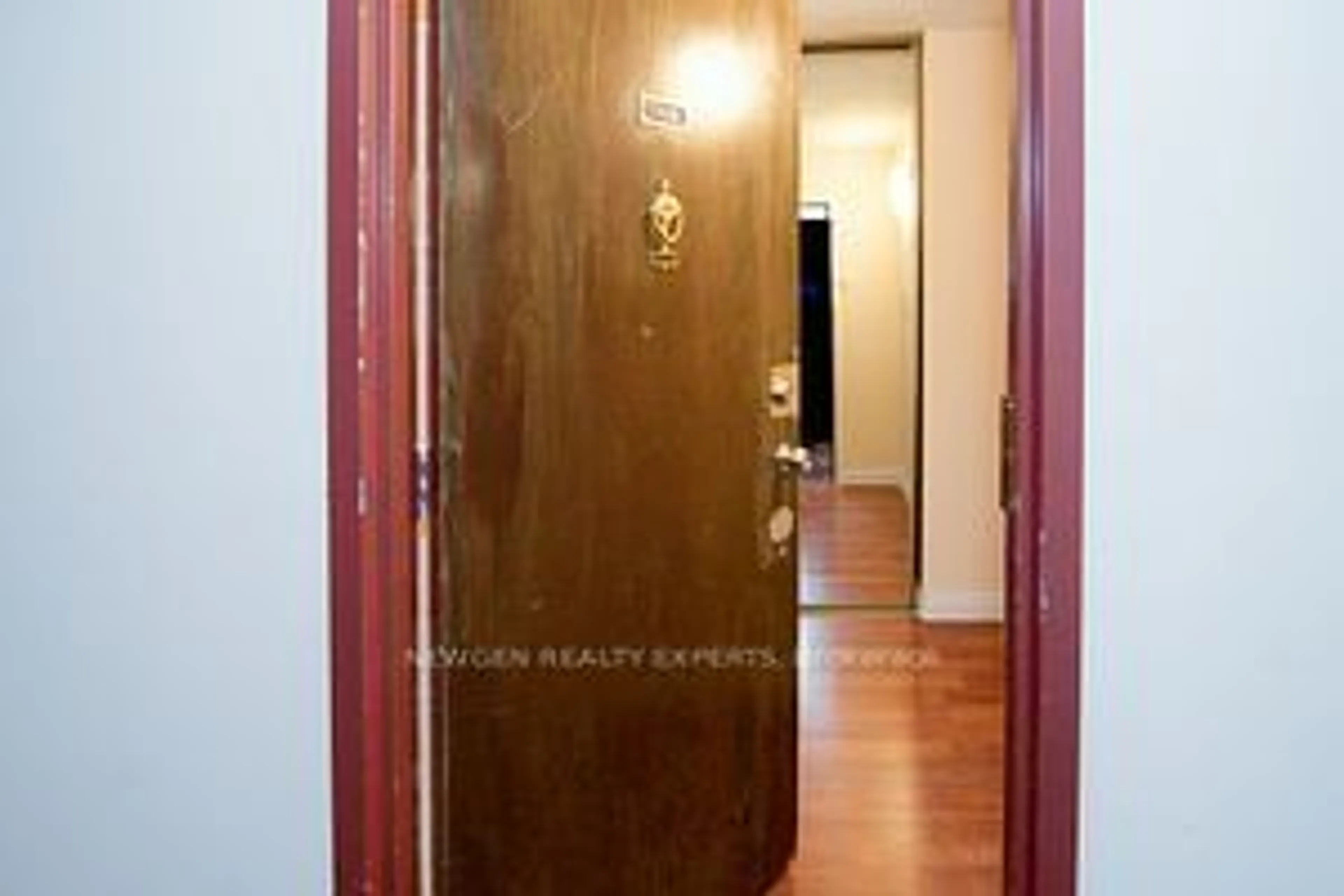 Indoor foyer for 100 Leeward Glwy #1708, Toronto Ontario M3C 2Z1