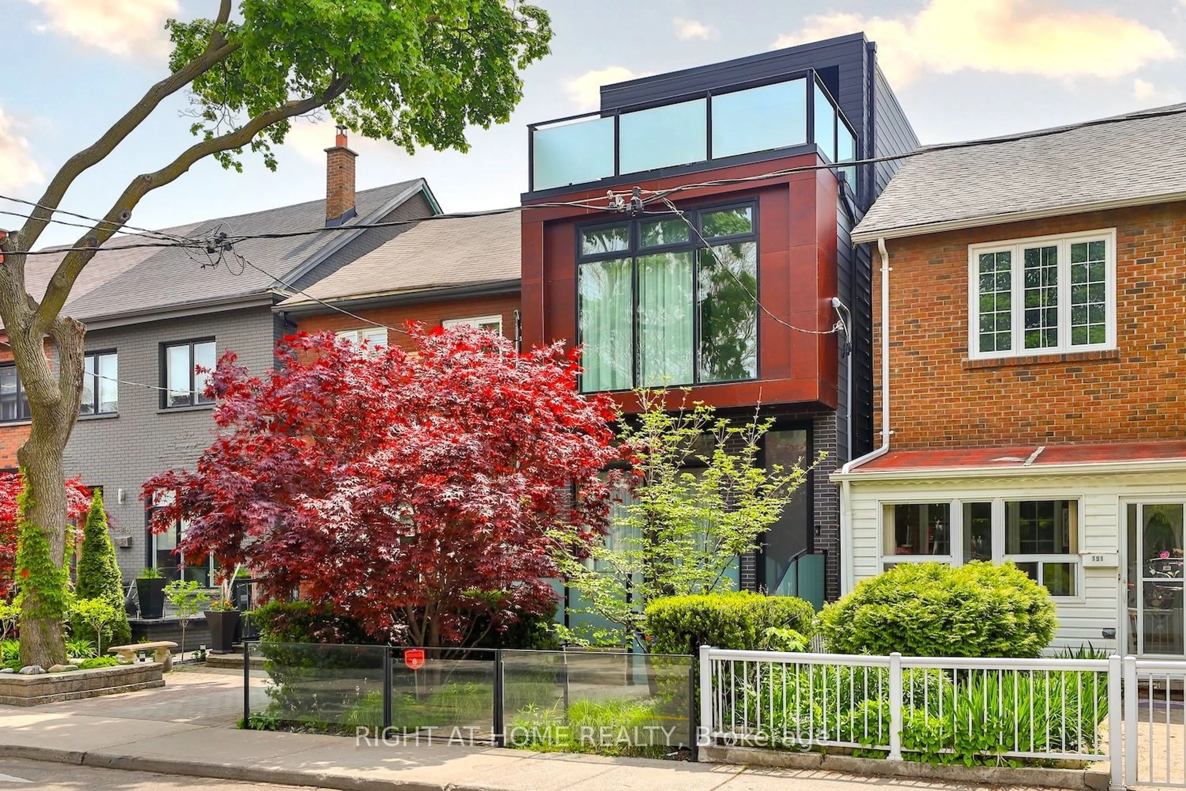 Home with brick exterior material for 189 Argyle St, Toronto Ontario M6J 1P5