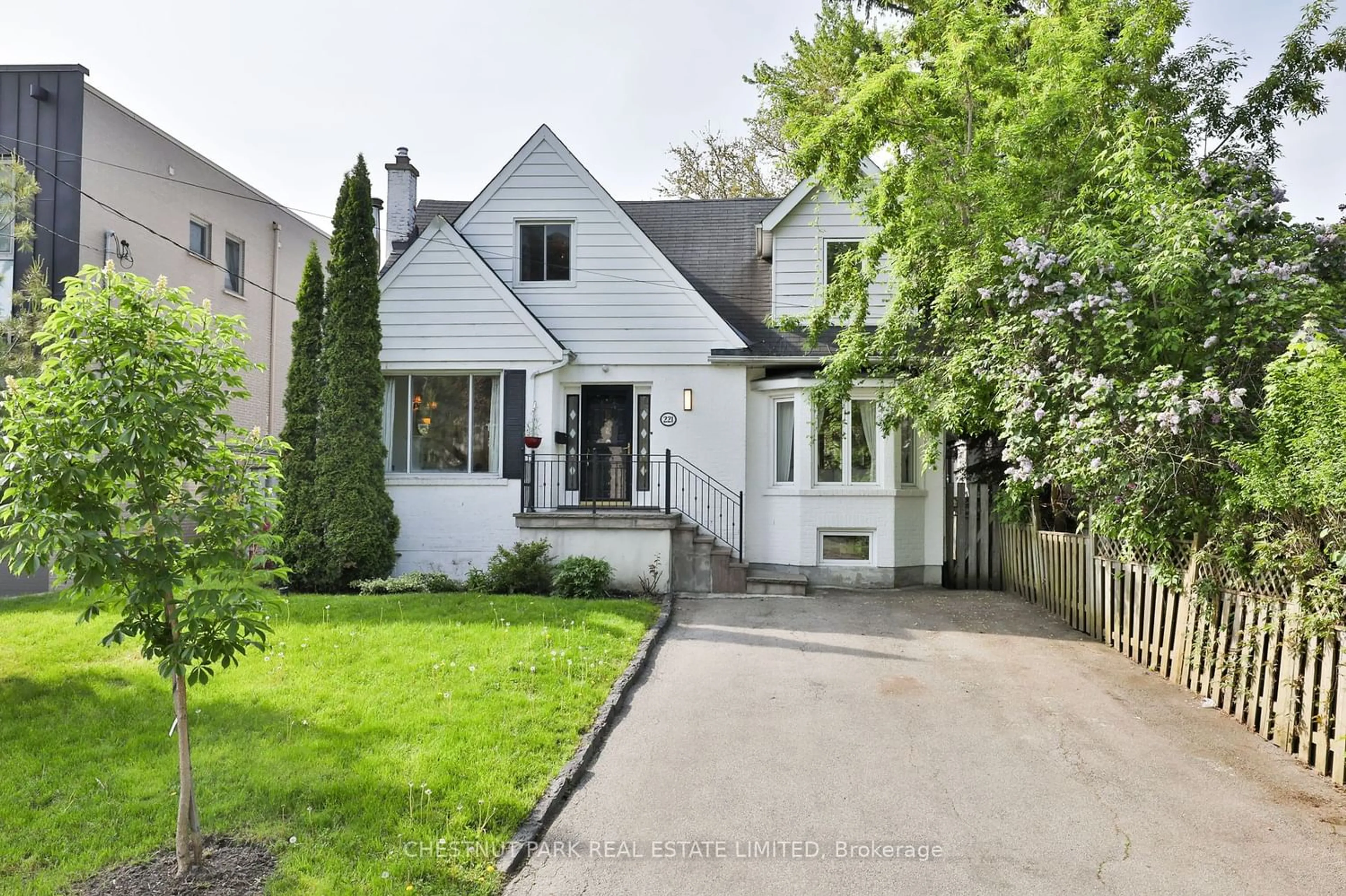 Frontside or backside of a home for 221 Roe Ave, Toronto Ontario M5M 2J3