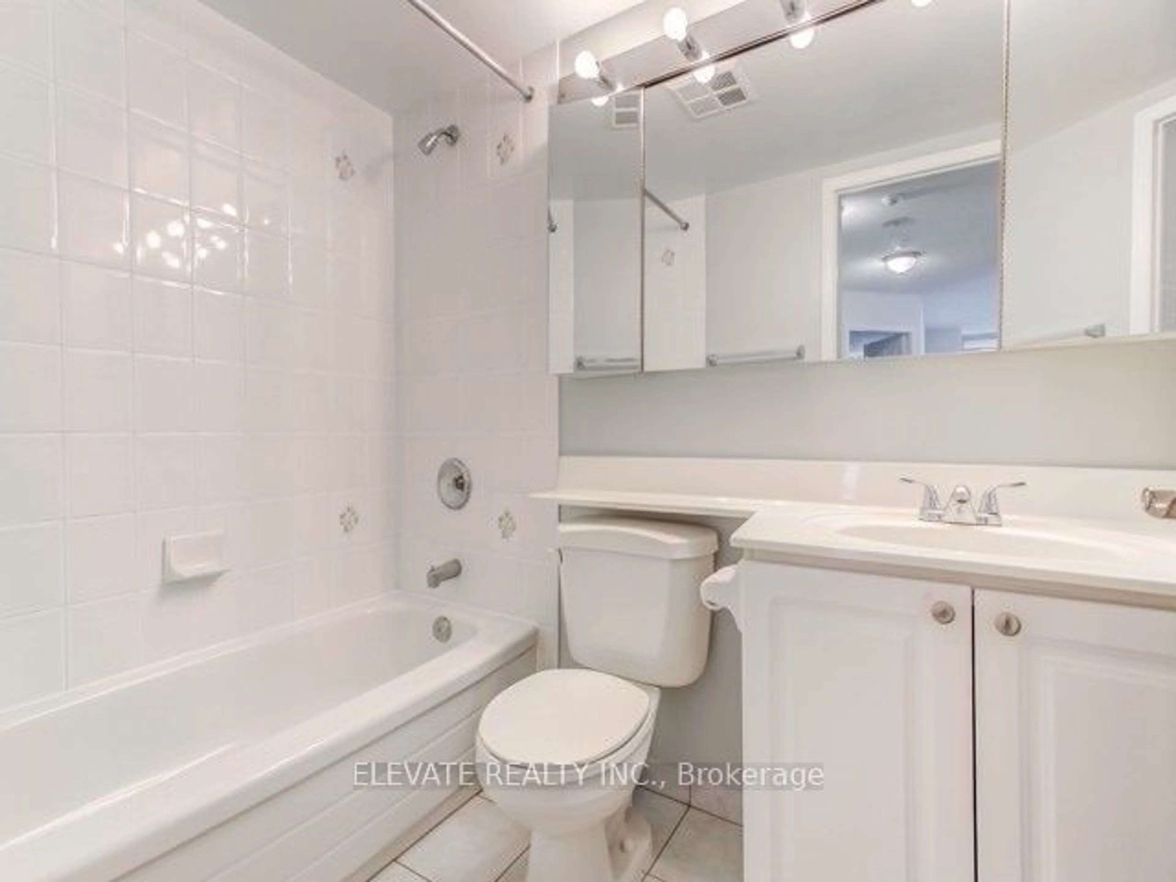 Standard bathroom for 29 Pemberton Ave #1209, Toronto Ontario M2M 4L5