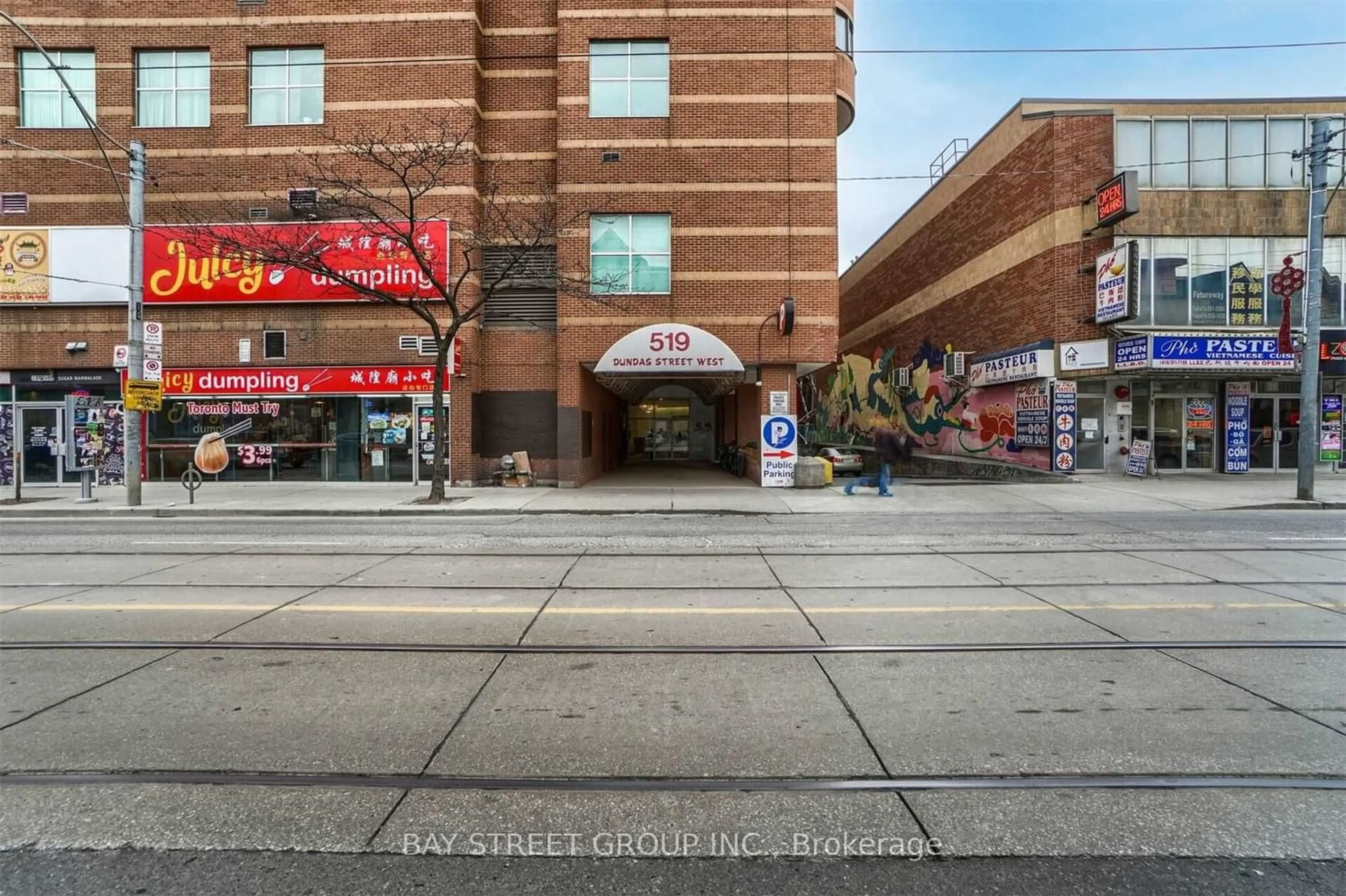 Street view for 519 Dundas St #809, Toronto Ontario M5T 1H2